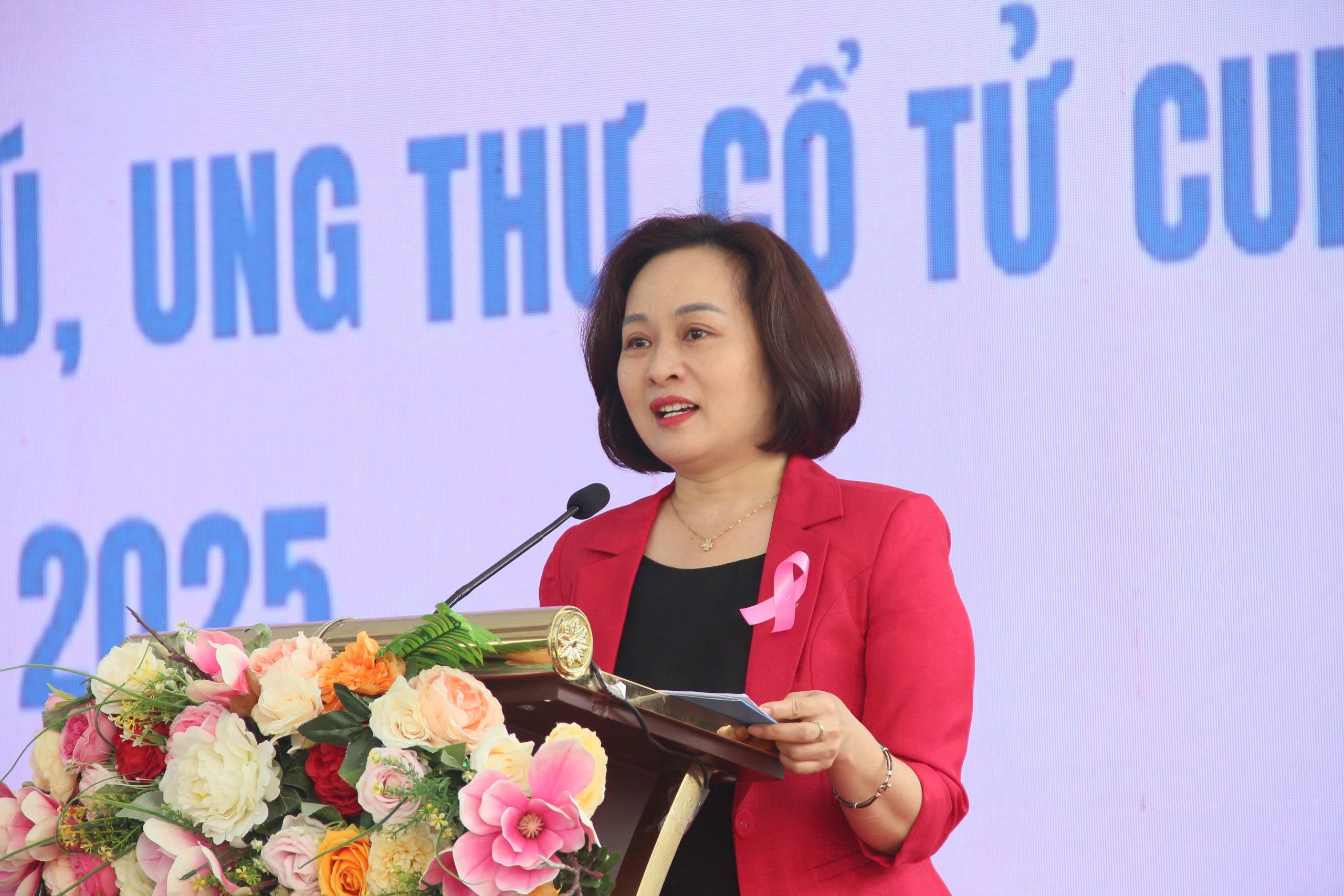 Hà Nội: Gần 400 phụ nữ xã Ngọc Hồi được khám sàng lọc miễn phí ung thư vú, ung thư cổ tử cung - ảnh 1