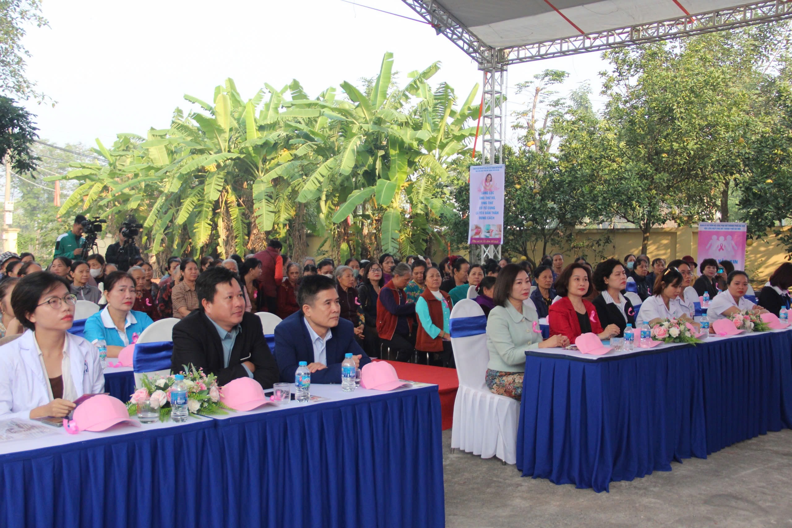 Hà Nội: Gần 400 phụ nữ xã Ngọc Hồi được khám sàng lọc miễn phí ung thư vú, ung thư cổ tử cung - ảnh 5