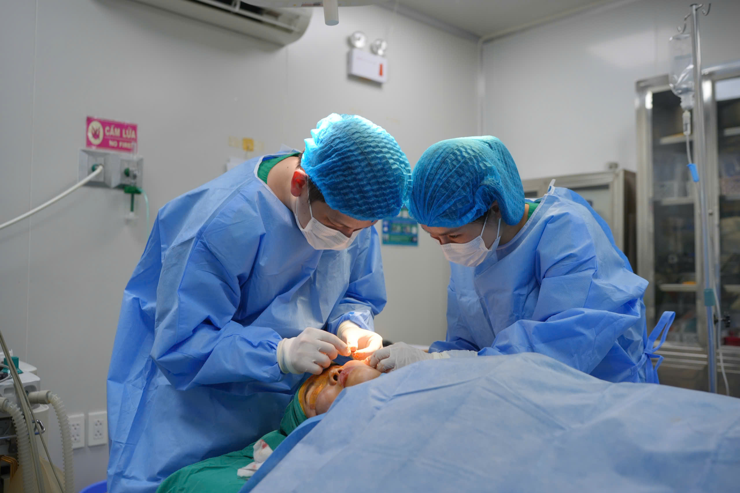 Bác sĩ trẻ Hà Nội mang kỹ thuật trẻ hóa “không sẹo” đến Hội thi Kỹ thuật sáng tạo - ảnh 3