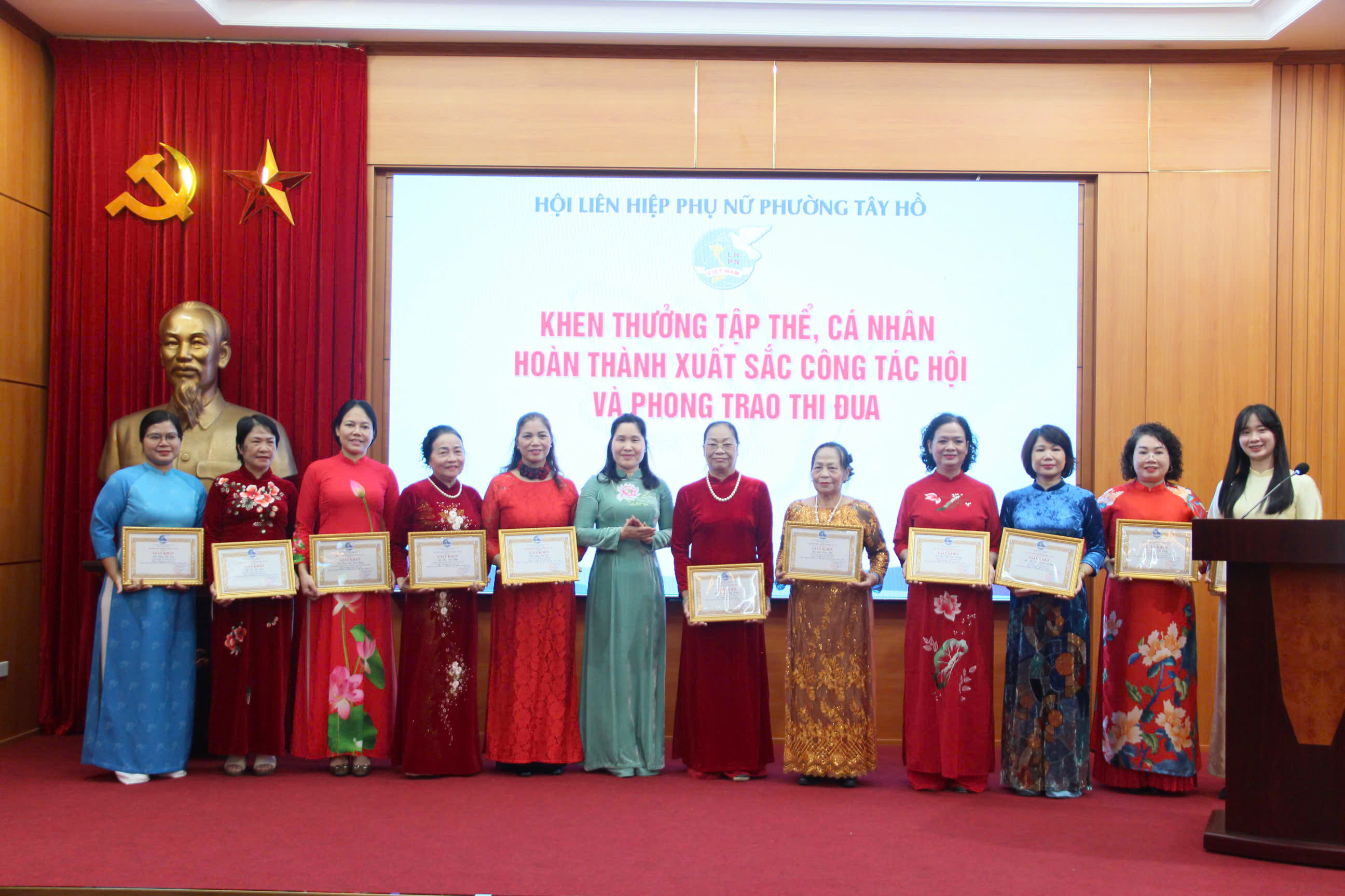 Sôi nổi hoạt động tổng kết và phát động thi đua của Hội LHPN phường Tây Hồ - ảnh 8