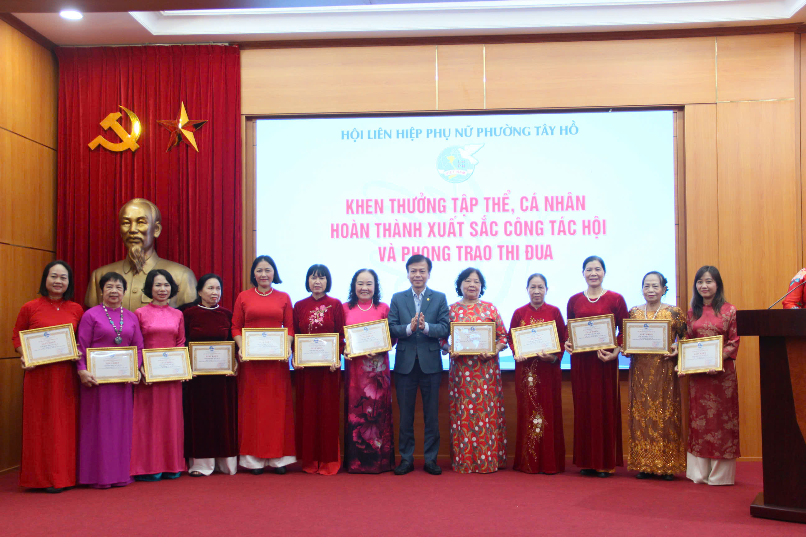 Sôi nổi hoạt động tổng kết và phát động thi đua của Hội LHPN phường Tây Hồ - ảnh 6