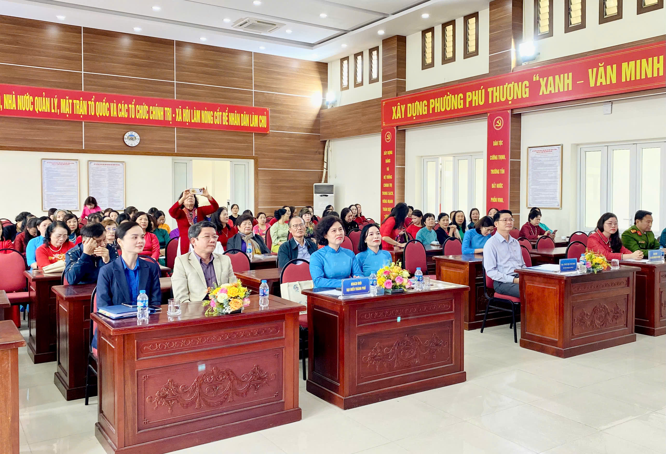 Hoàn thành 13/13 chỉ tiêu, Hội LHPN phường Phú Thượng tạo dấu ấn năm 2025 - ảnh 1