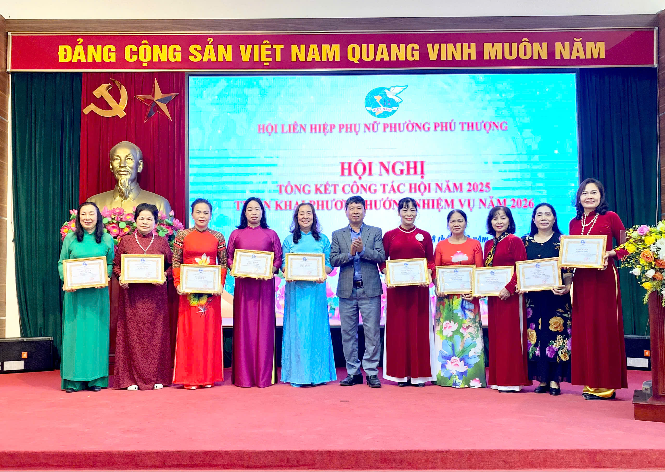 Hoàn thành 13/13 chỉ tiêu, Hội LHPN phường Phú Thượng tạo dấu ấn năm 2025 - ảnh 7