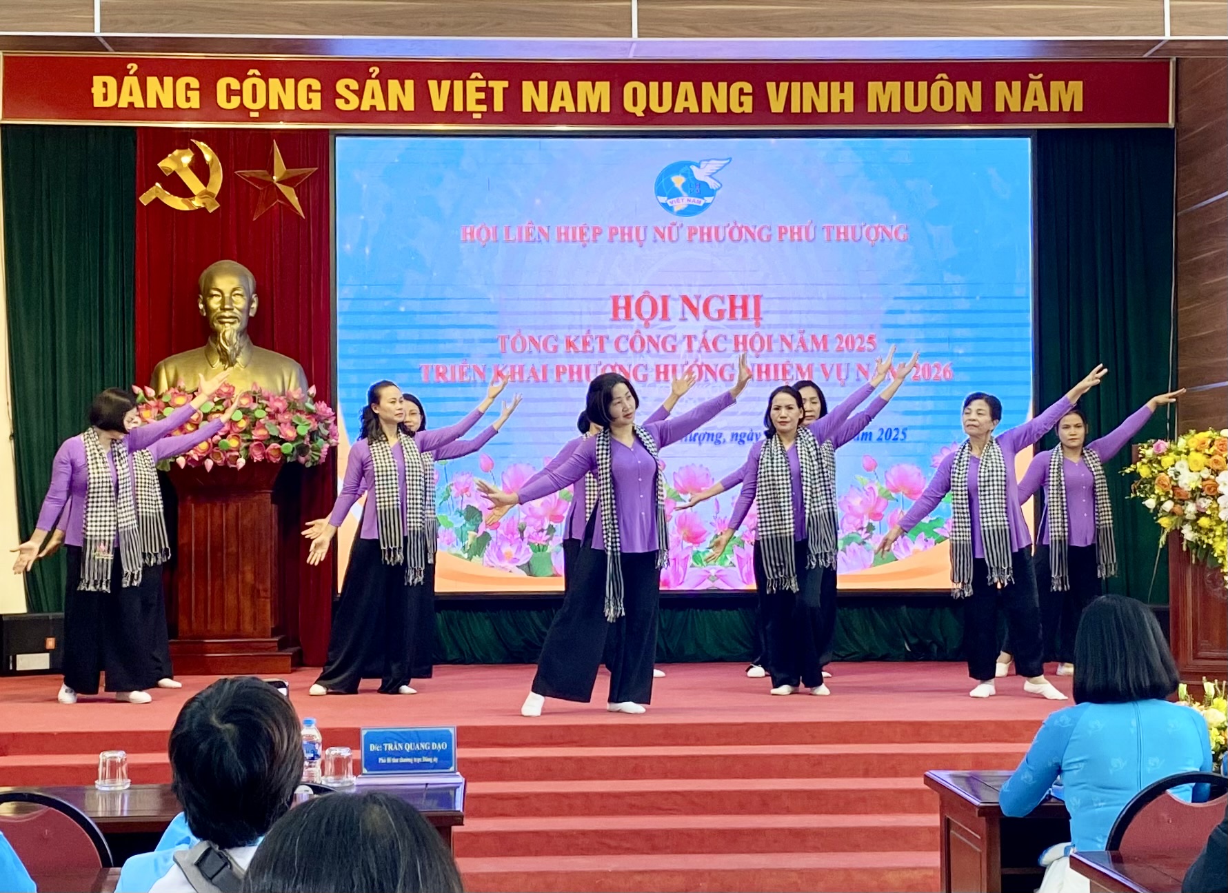 Hoàn thành 13/13 chỉ tiêu, Hội LHPN phường Phú Thượng tạo dấu ấn năm 2025 - ảnh 2