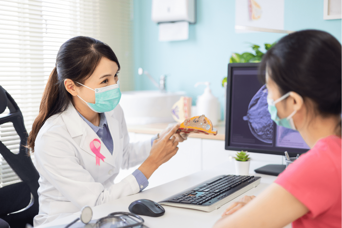 Cần có kiến thức đúng về ung thư vú, ung thư cổ tử cung - ảnh 1