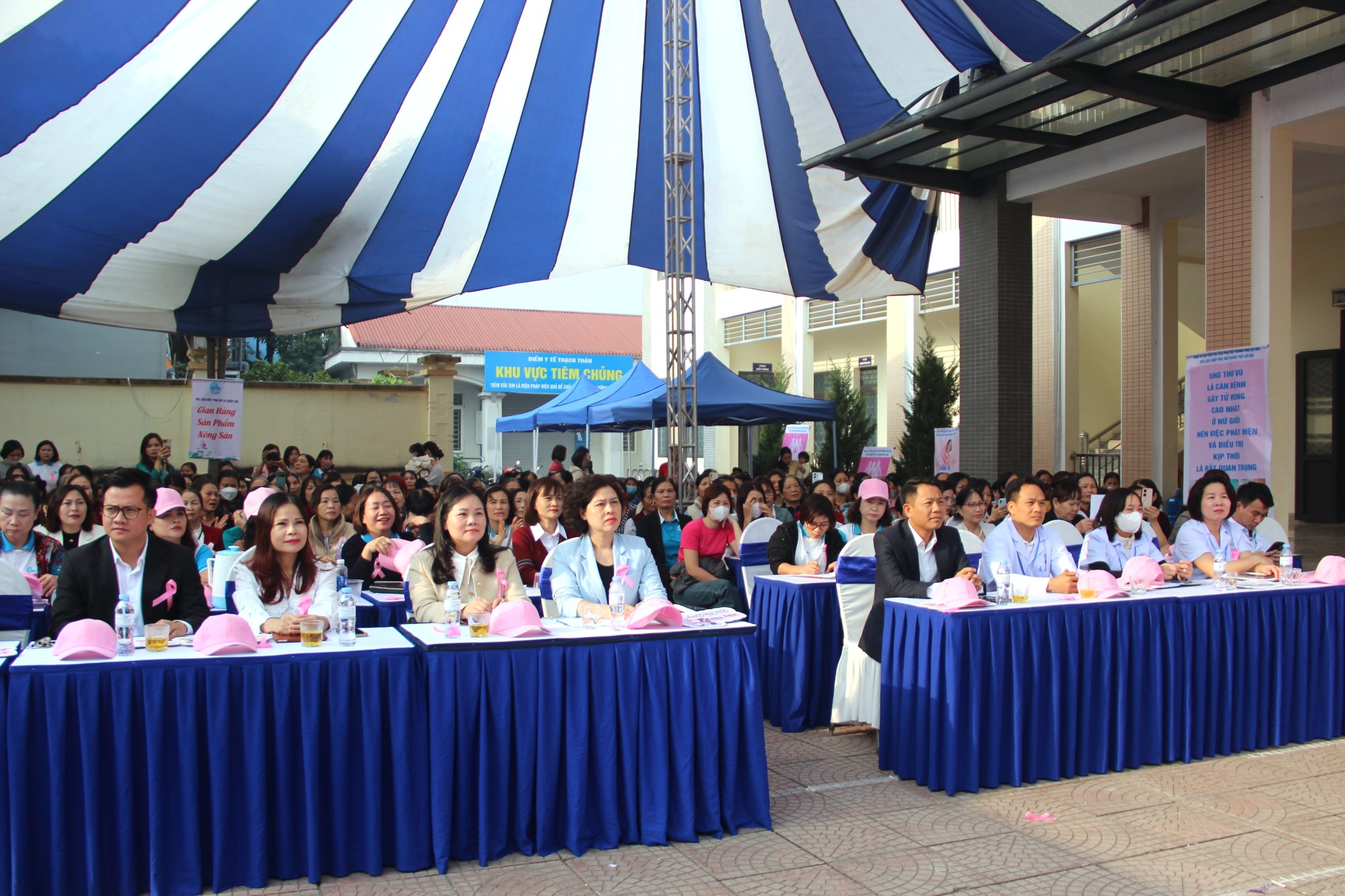 Sôi nổi chương trình truyền thông và tư vấn tầm soát ung thư cho 400 phụ nữ xã Quốc Oai - ảnh 1