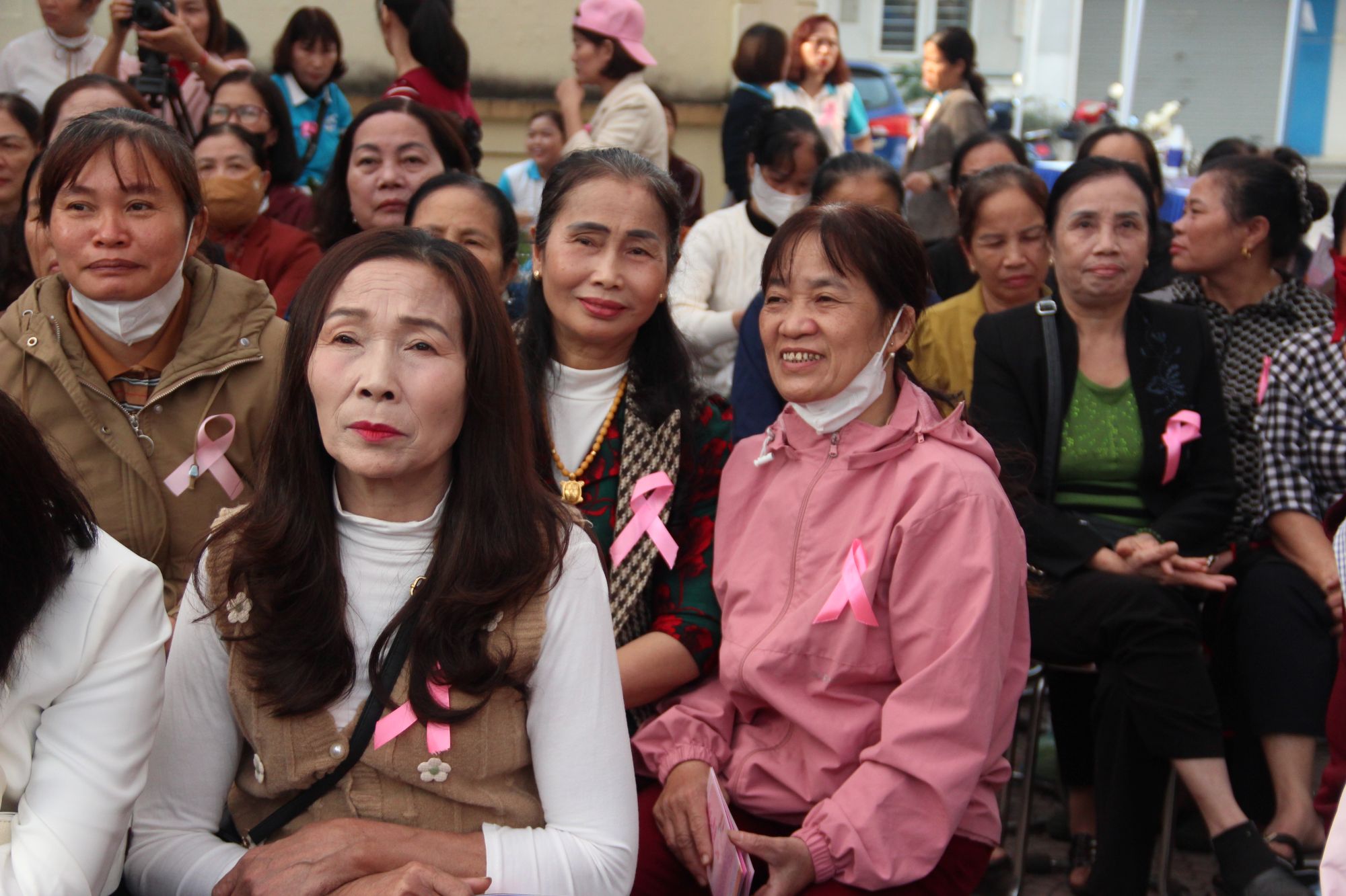 Sôi nổi chương trình truyền thông và tư vấn tầm soát ung thư cho 400 phụ nữ xã Quốc Oai - ảnh 10