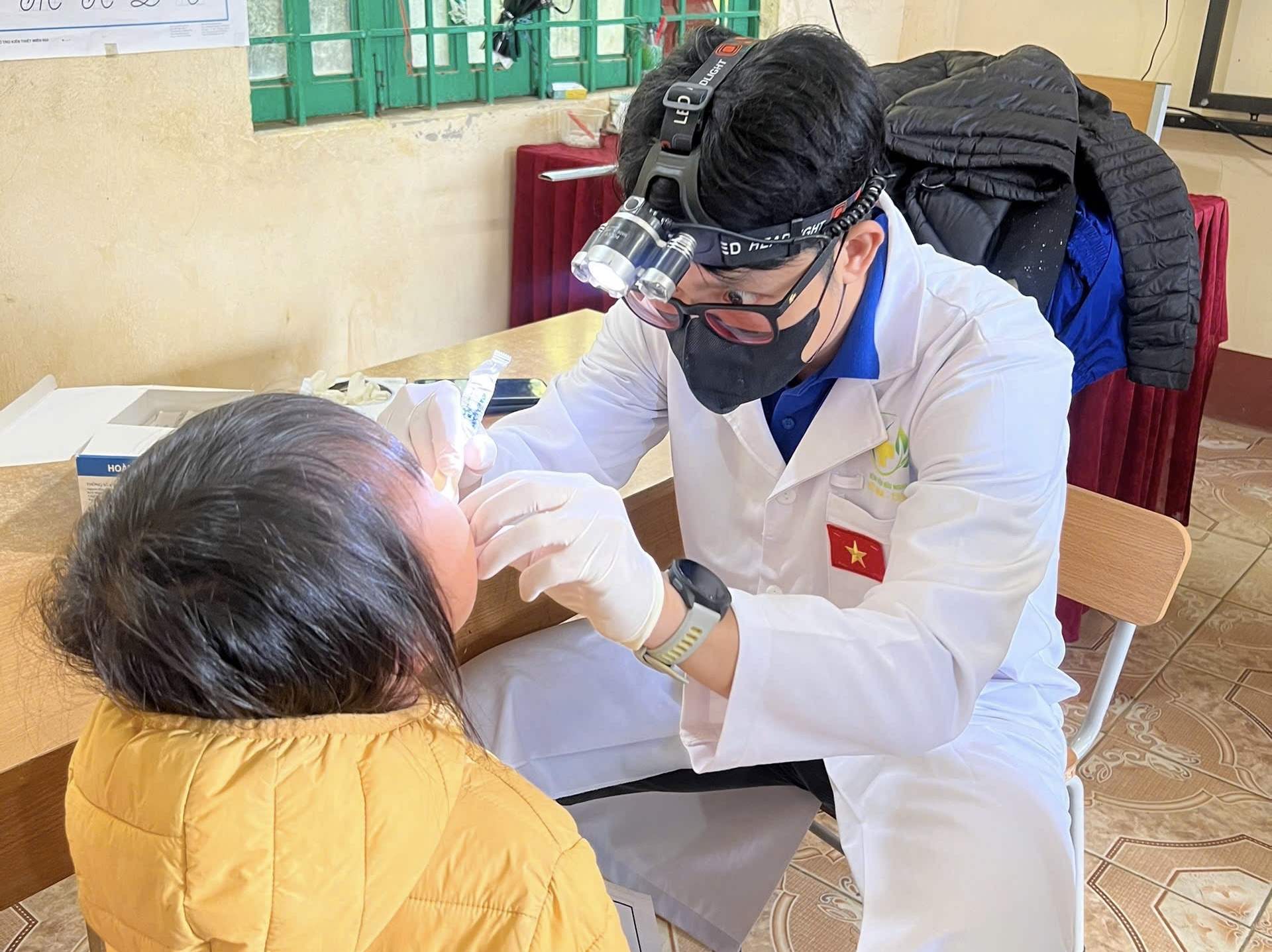 Bệnh viện Hữu nghị Việt Nam – Cu Ba phối hợp khám, tư vấn sức khỏe cho học sinh vùng lũ Thái Nguyên - ảnh 3