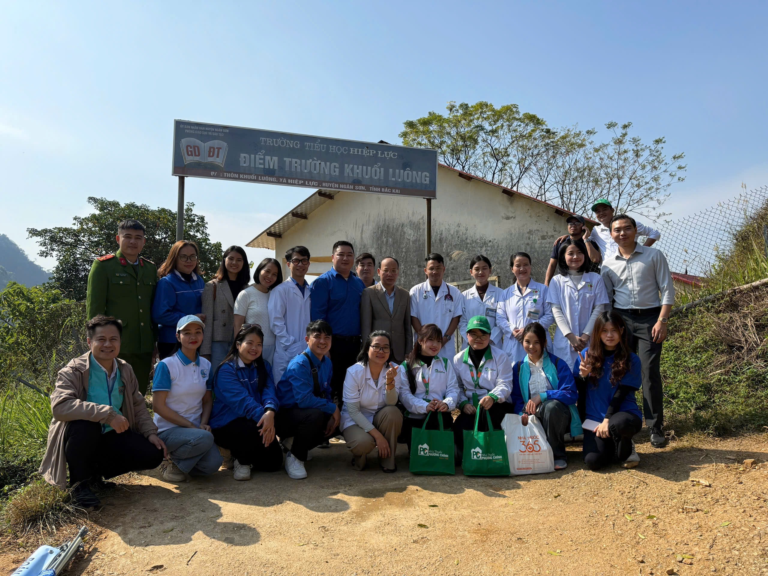 Bệnh viện Hữu nghị Việt Nam – Cu Ba phối hợp khám, tư vấn sức khỏe cho học sinh vùng lũ Thái Nguyên - ảnh 5