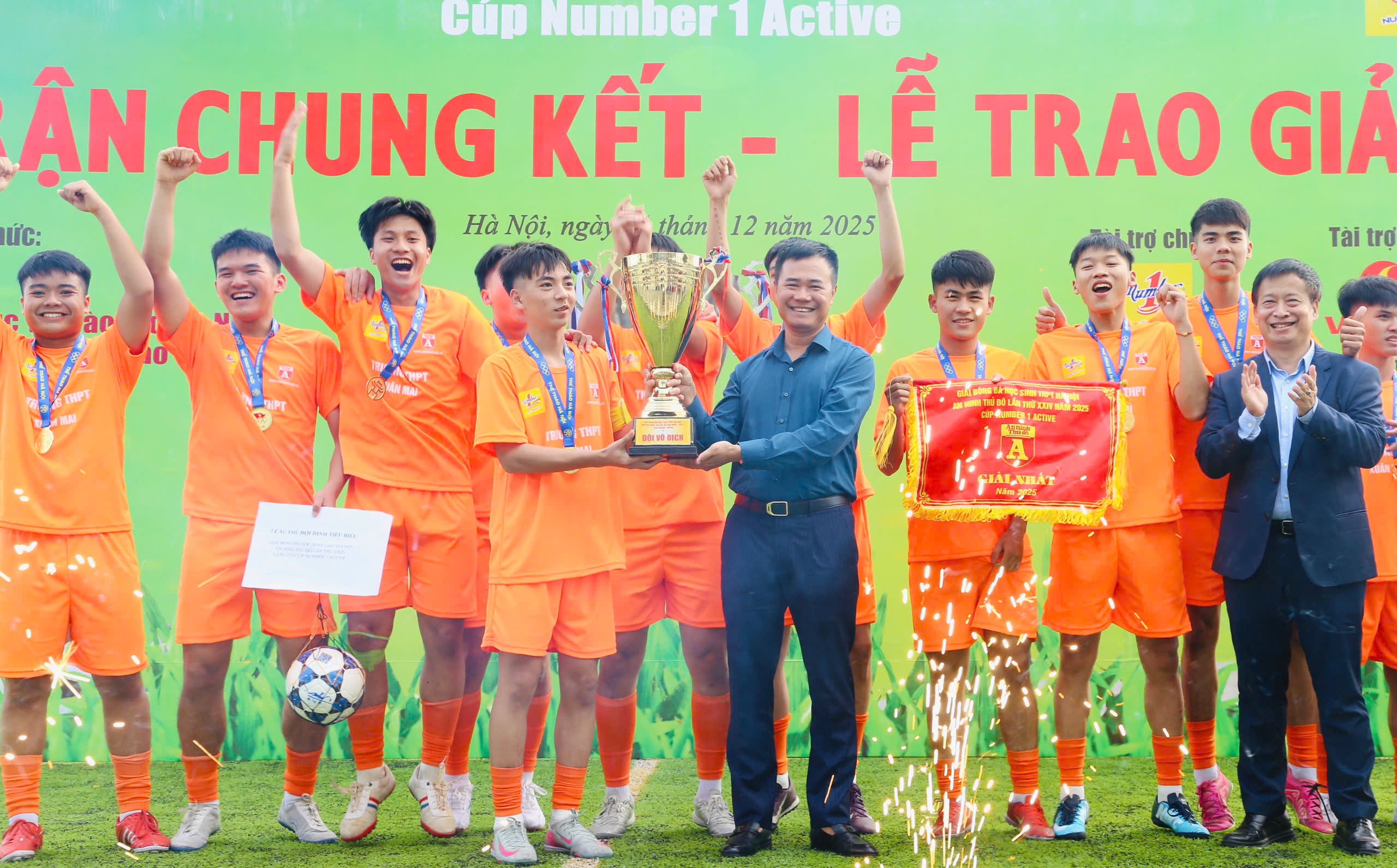 THPT Xuân Mai lần đầu vô địch Giải bóng đá học sinh THPT Hà Nội – An ninh Thủ đô 2025 - ảnh 2