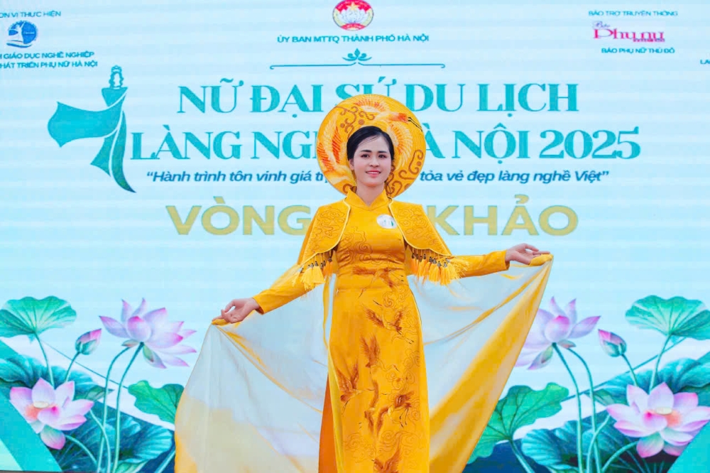 Người phụ nữ kể chuyện nghề xây dựng quê hương bằng niềm tự hào - ảnh 1