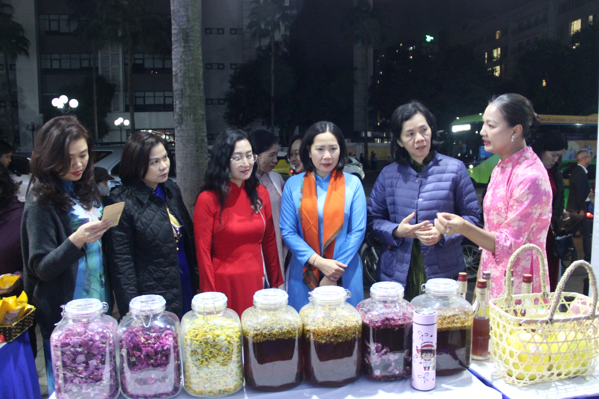 Hơn 80 doanh nghiệp và 800 sản phẩm OCOP, làng nghề được giới thiệu tại chương trình “Hà Nội Kết nối - Vươn xa” 2025 - ảnh 3