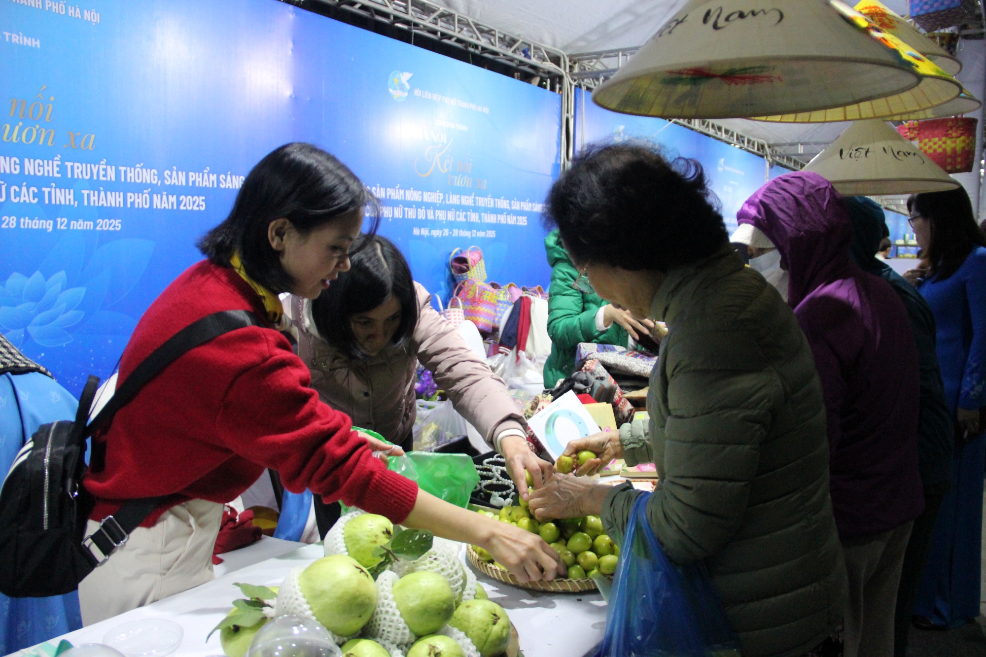 Hơn 80 doanh nghiệp và 800 sản phẩm OCOP, làng nghề được giới thiệu tại chương trình “Hà Nội Kết nối - Vươn xa” 2025 - ảnh 14