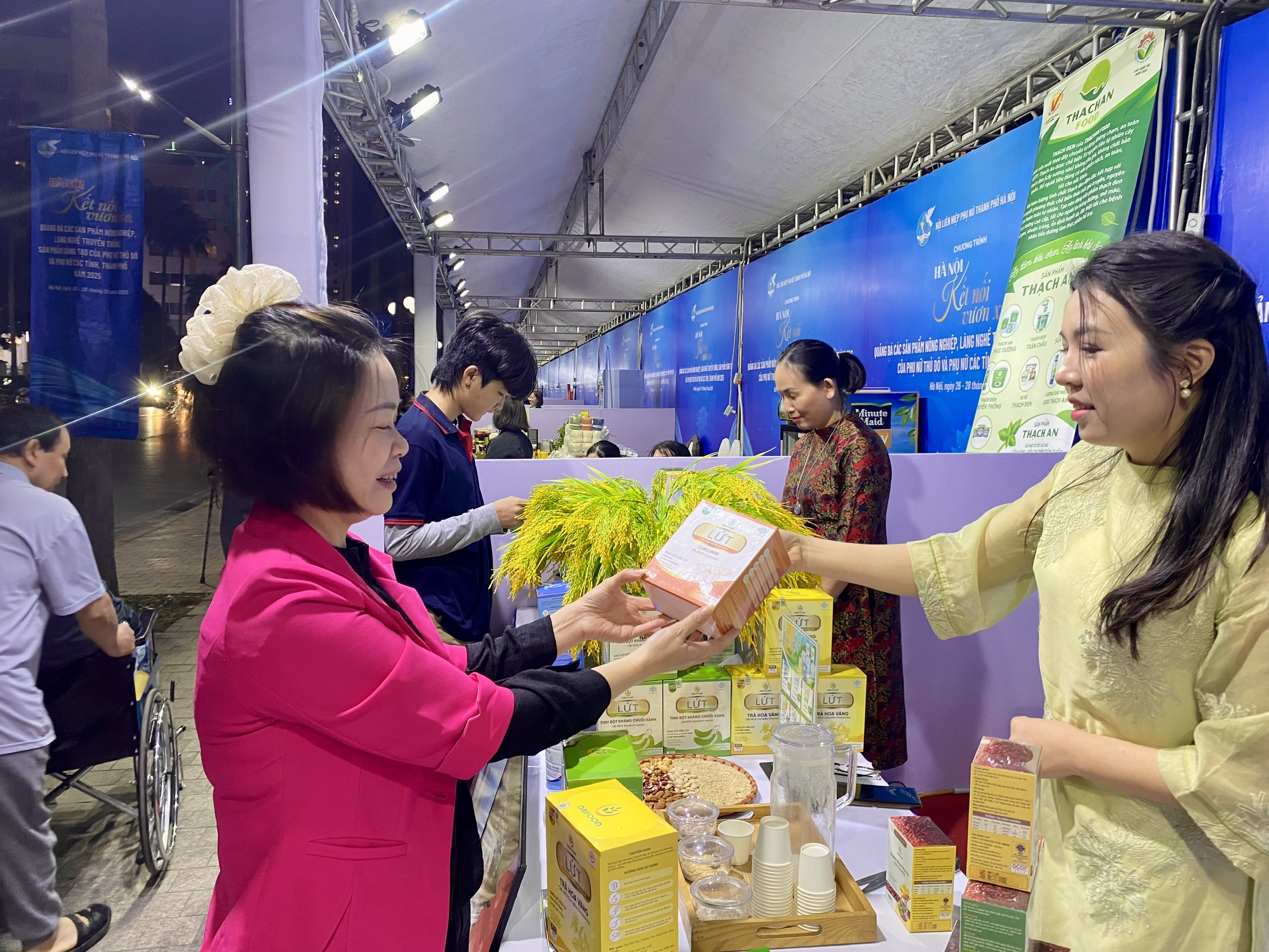 Hơn 80 doanh nghiệp và 800 sản phẩm OCOP, làng nghề được giới thiệu tại chương trình “Hà Nội Kết nối - Vươn xa” 2025 - ảnh 15