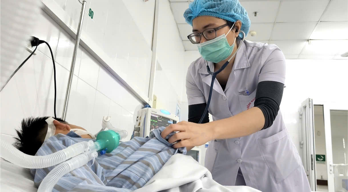 Bé trai 14 tuổi nguy kịch vì bệnh dại do không tiêm phòng sau khi bị chó cắn - ảnh 1