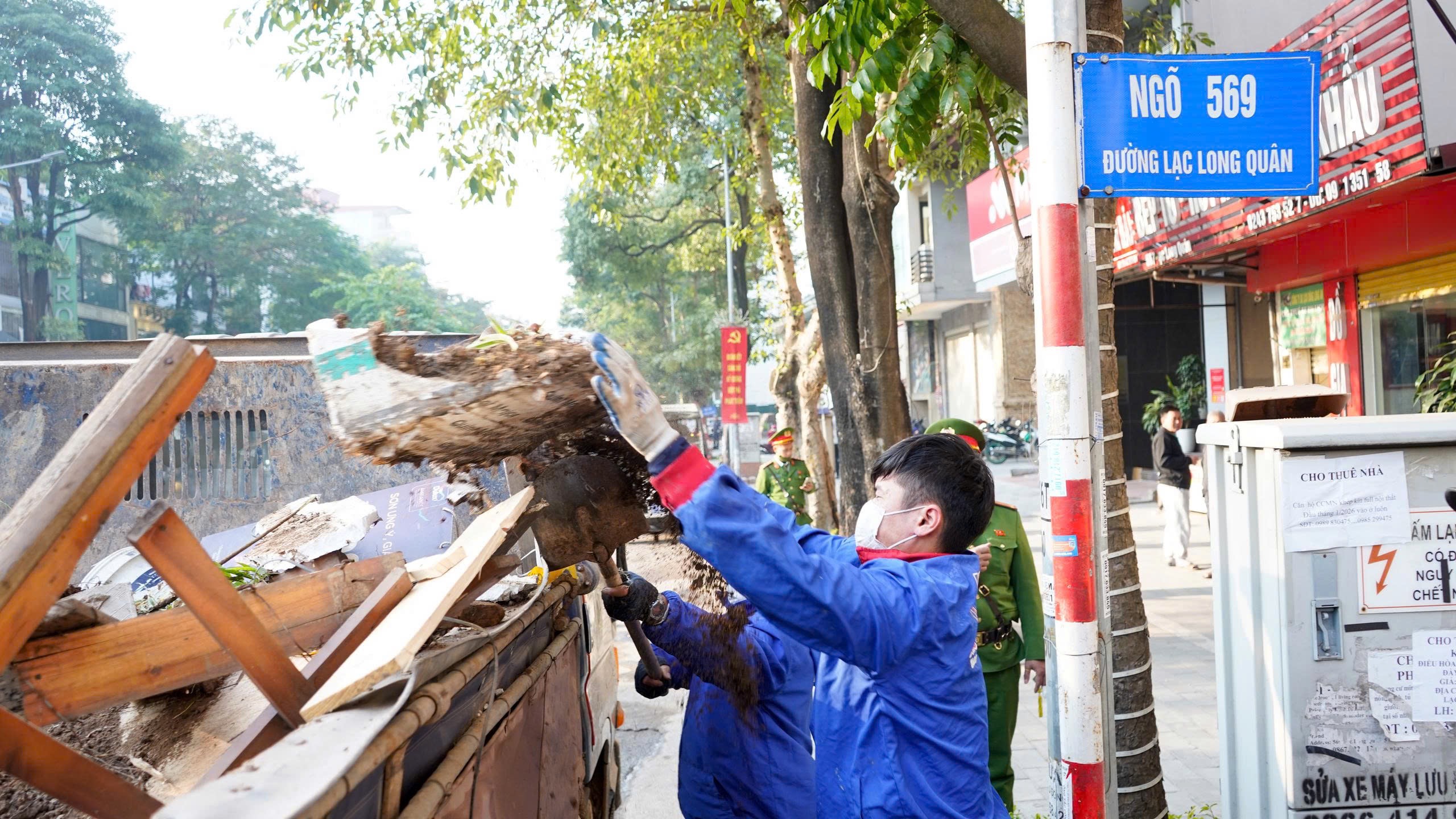 Tây Hồ ra quân cao điểm, tháo gỡ “điểm nghẽn” trật tự đô thị - ảnh 7