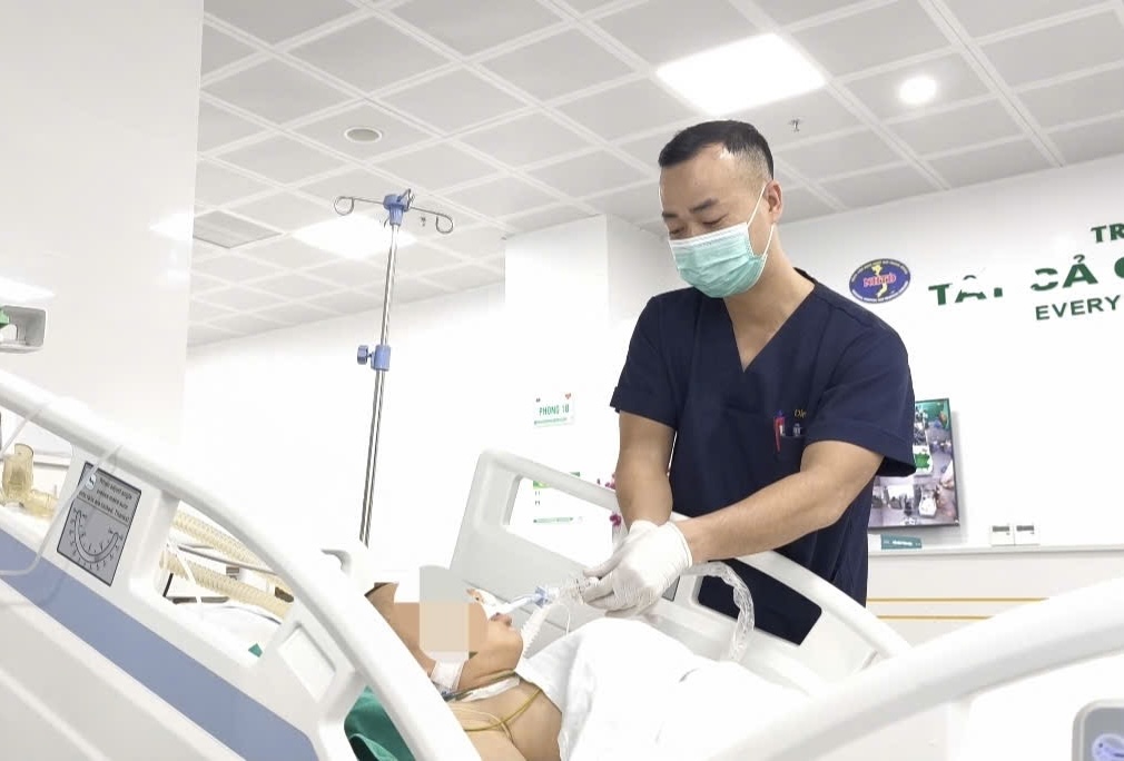 Bệnh viện Bệnh Nhiệt đới Trung ương cứu sống thiếu niên 15 tuổi ngừng tim sau đuối nước - ảnh 1