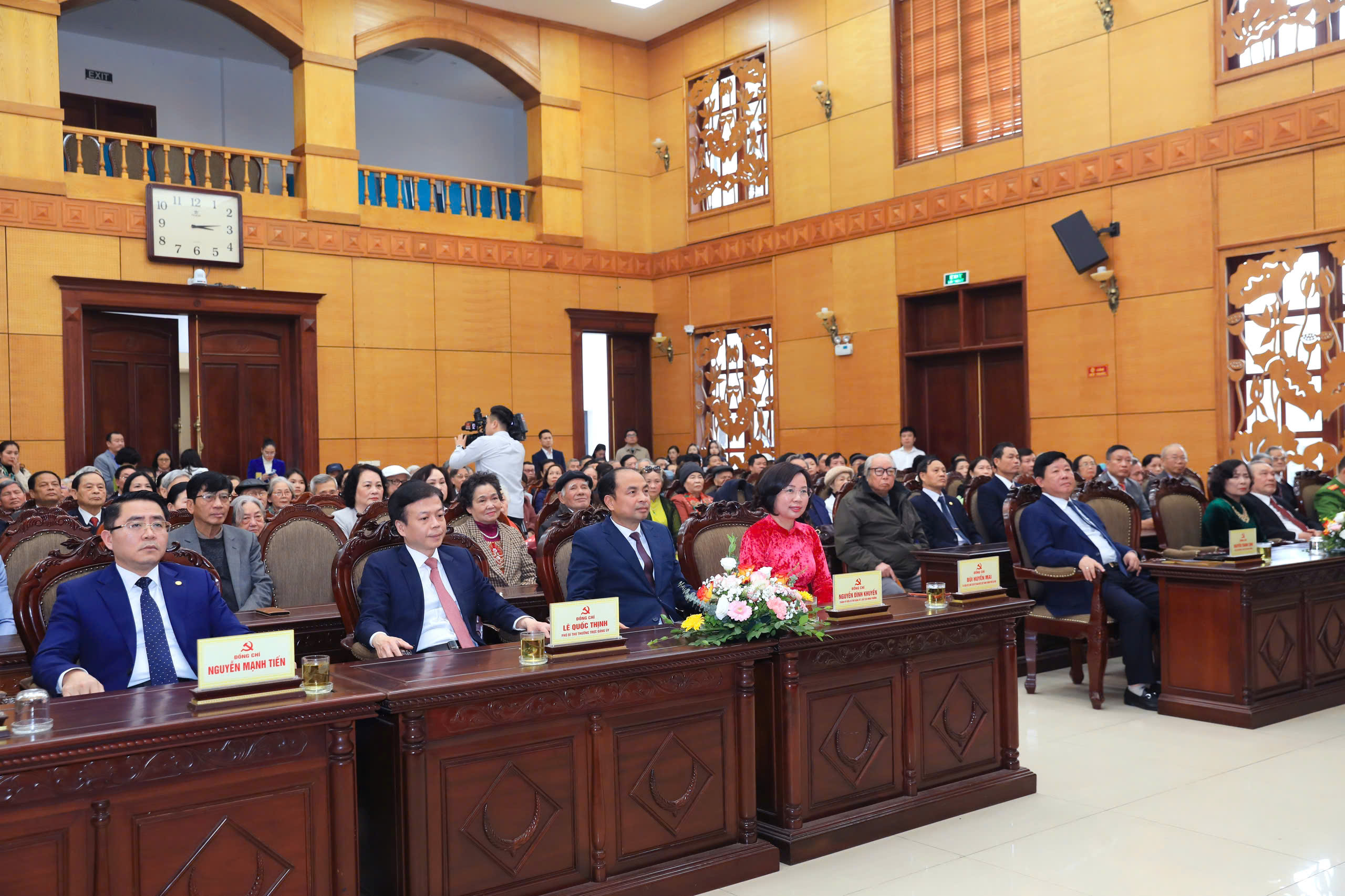 Tây Hồ trang trọng tổ chức Lễ trao tặng Huy hiệu Đảng đợt 03/02/2026 - ảnh 1