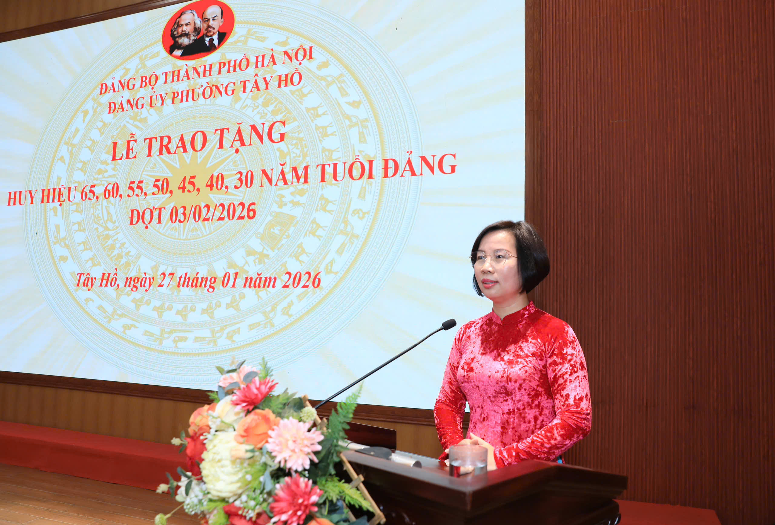 Tây Hồ trang trọng tổ chức Lễ trao tặng Huy hiệu Đảng đợt 03/02/2026 - ảnh 2