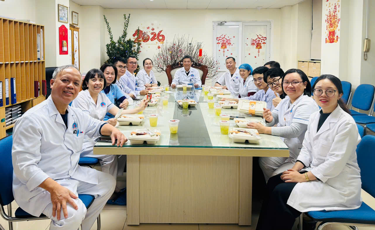 Ấm áp bữa cơm công đoàn Bệnh viện Hữu Nghị - ảnh 1