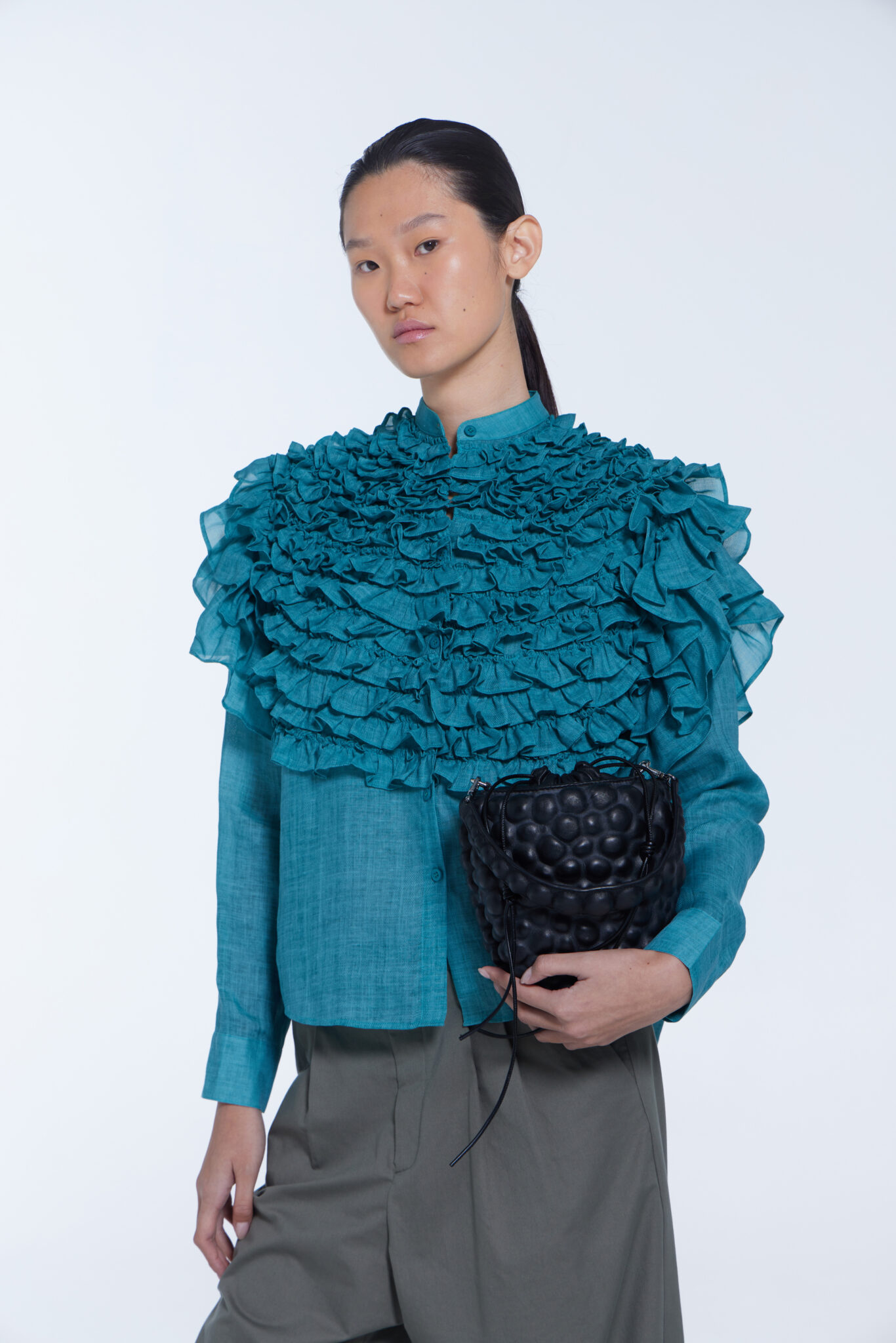 NTK Kim Oanh Clark: Mang “hồn cốt” Việt vào cuộc viễn chinh thời trang thế giới - ảnh 5