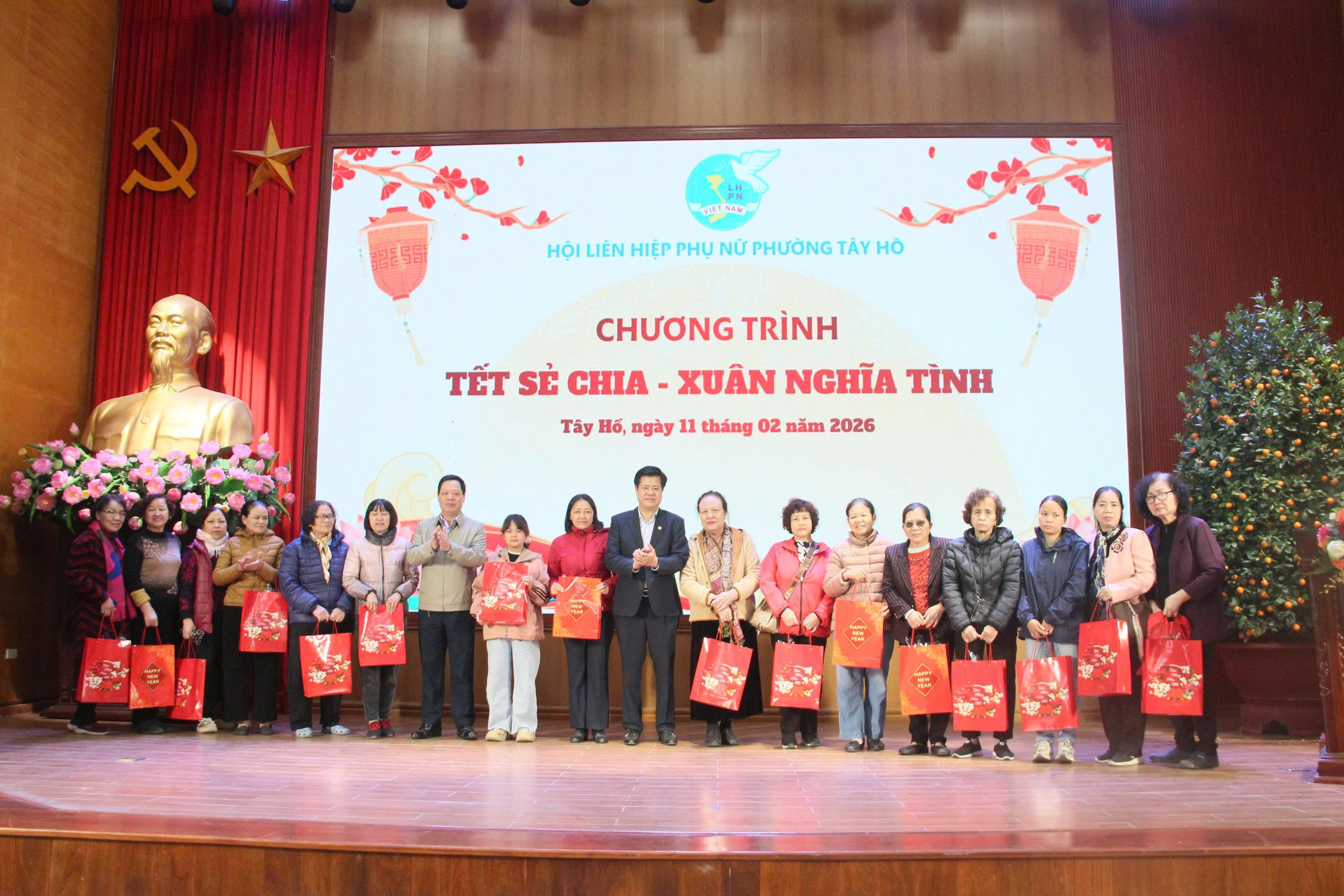 Phụ nữ phường Tây Hồ: Tiên phong chuyển đổi số và lan tỏa yêu thương dịp Tết Bính Ngọ - ảnh 3