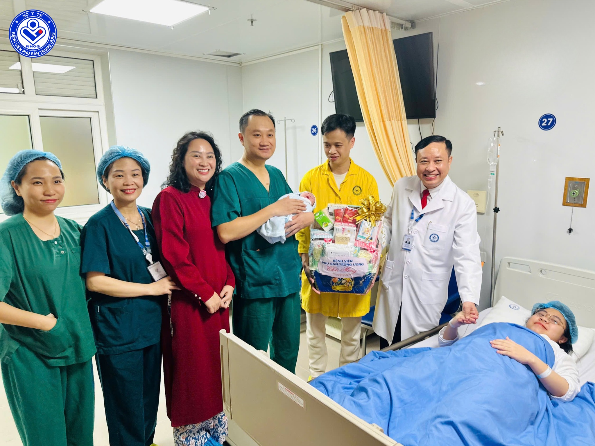 Đêm Giao thừa ấm áp tại Bệnh viện Phụ Sản Trung ương: Chào đón công dân nhí đầu tiên năm Bính Ngọ - ảnh 1