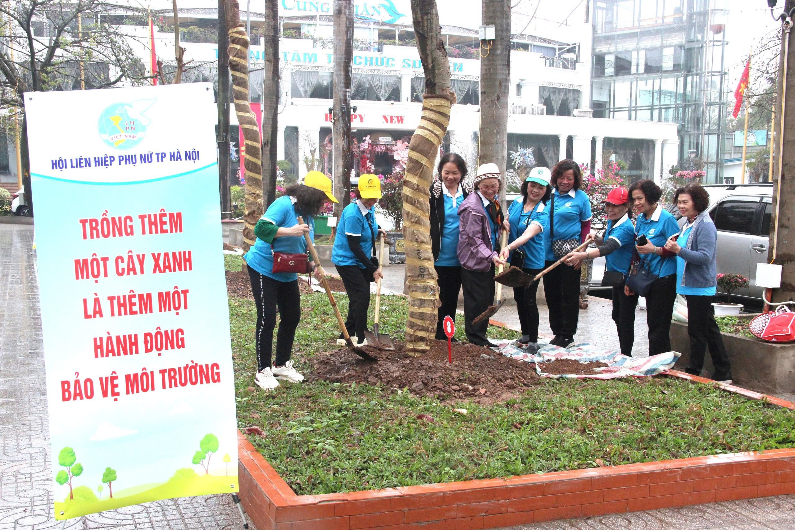 Tết trồng cây “Đời đời nhớ ơn Bác Hồ” tại Công viên Võ Thị Sáu - ảnh 17