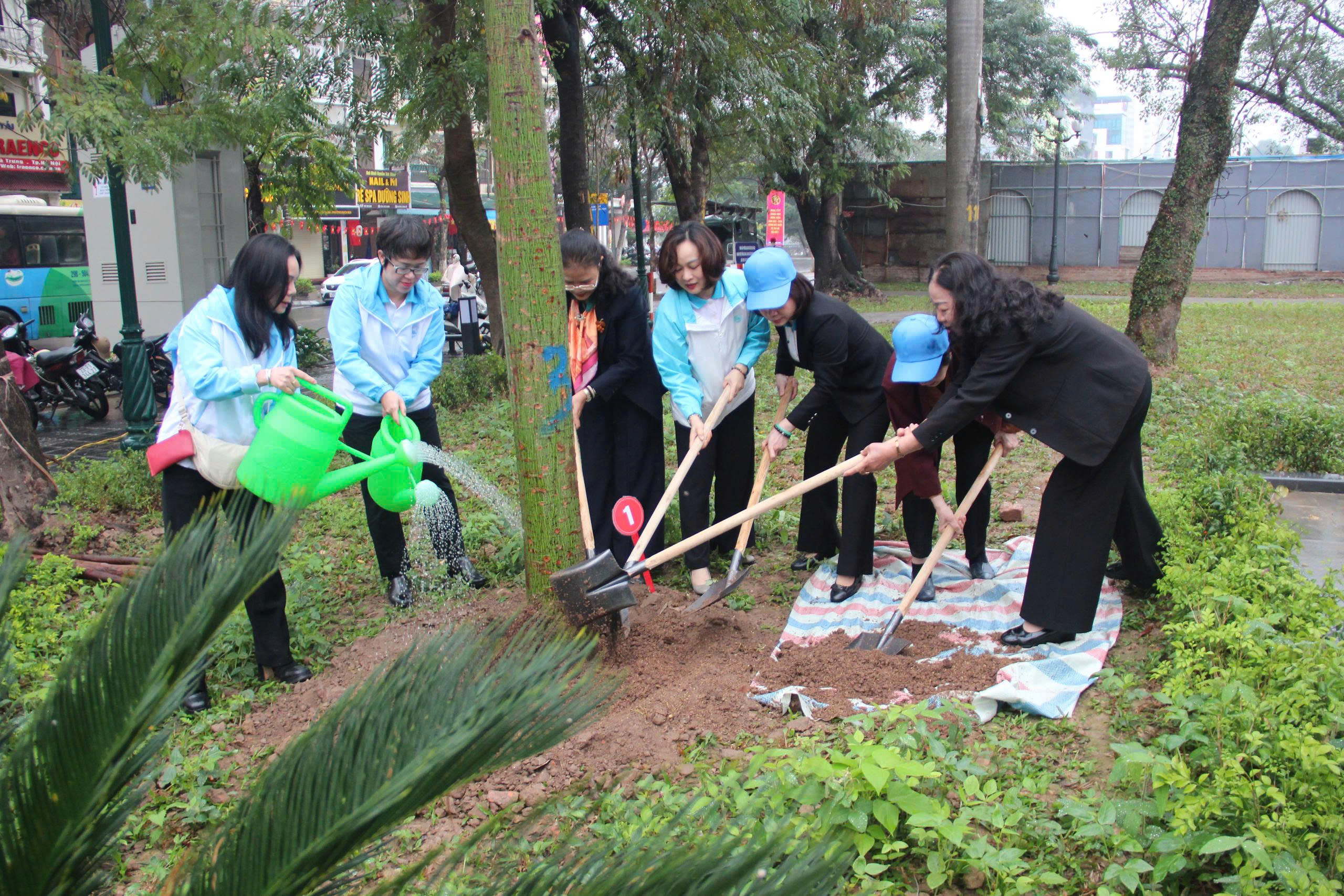 Tết trồng cây “Đời đời nhớ ơn Bác Hồ” tại Công viên Võ Thị Sáu - ảnh 4