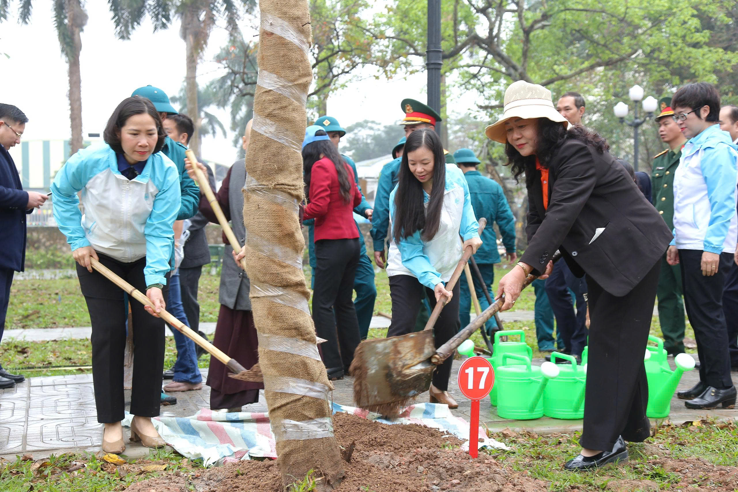 Tết trồng cây “Đời đời nhớ ơn Bác Hồ” tại Công viên Võ Thị Sáu - ảnh 15
