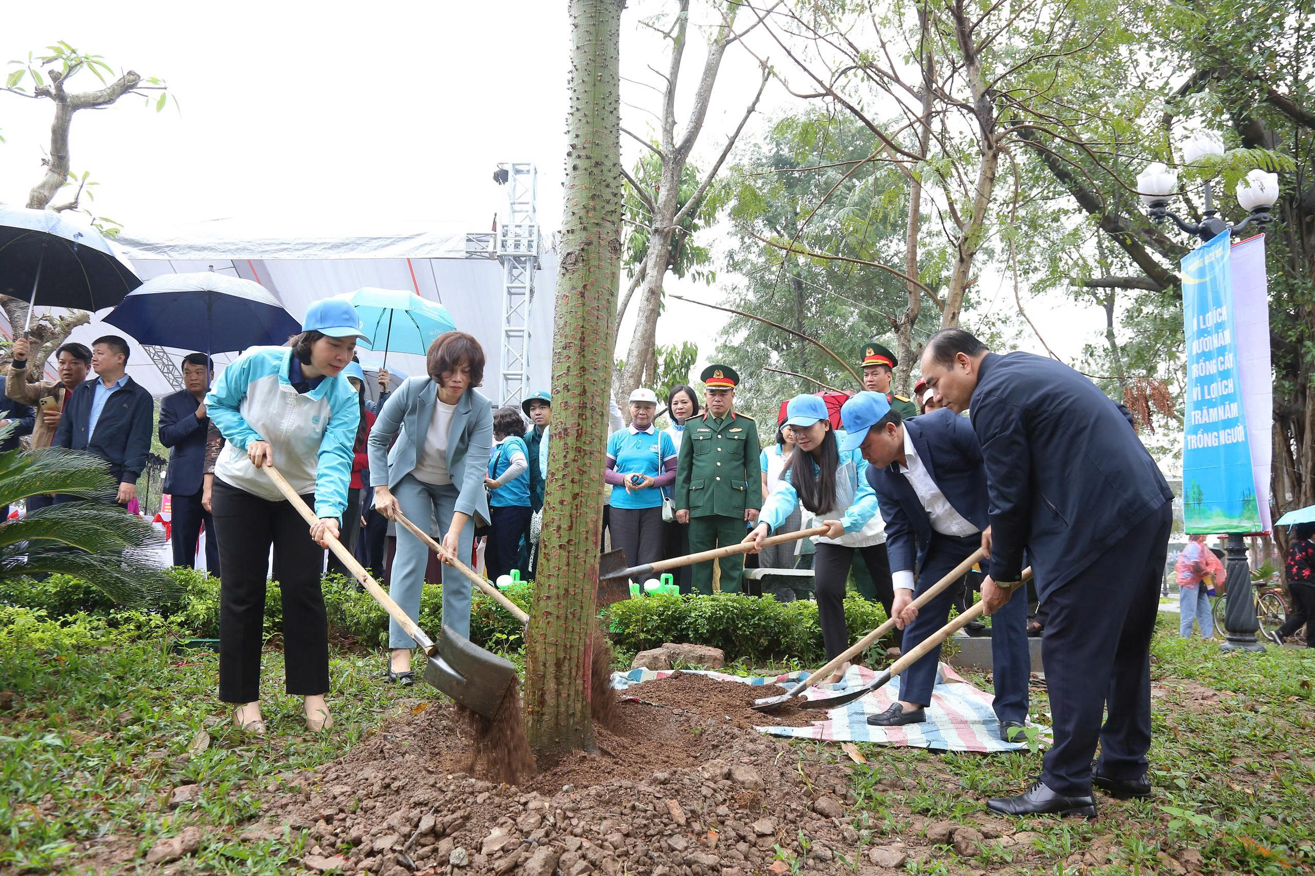 Tết trồng cây “Đời đời nhớ ơn Bác Hồ” tại Công viên Võ Thị Sáu - ảnh 2