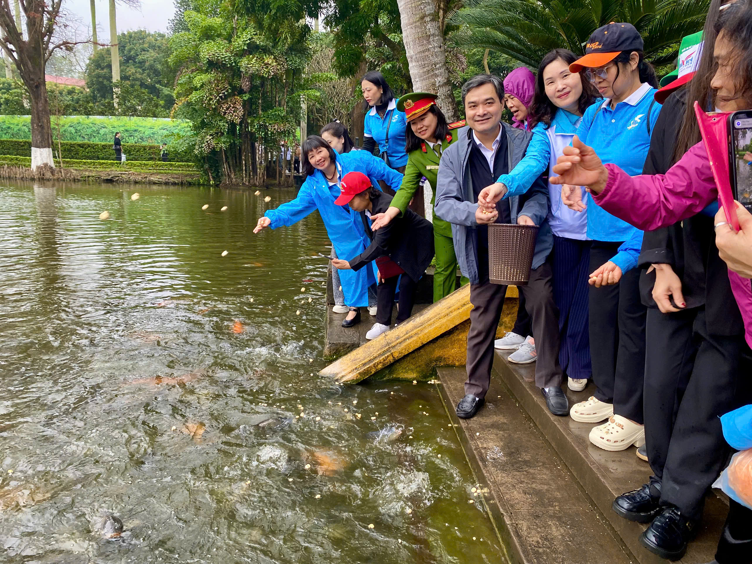 Hội LHPN phường Tây Hồ báo công dâng Bác, hưởng ứng Tết trồng cây “Phụ nữ Tây Hồ đời đời nhớ ơn Bác Hồ” - ảnh 8