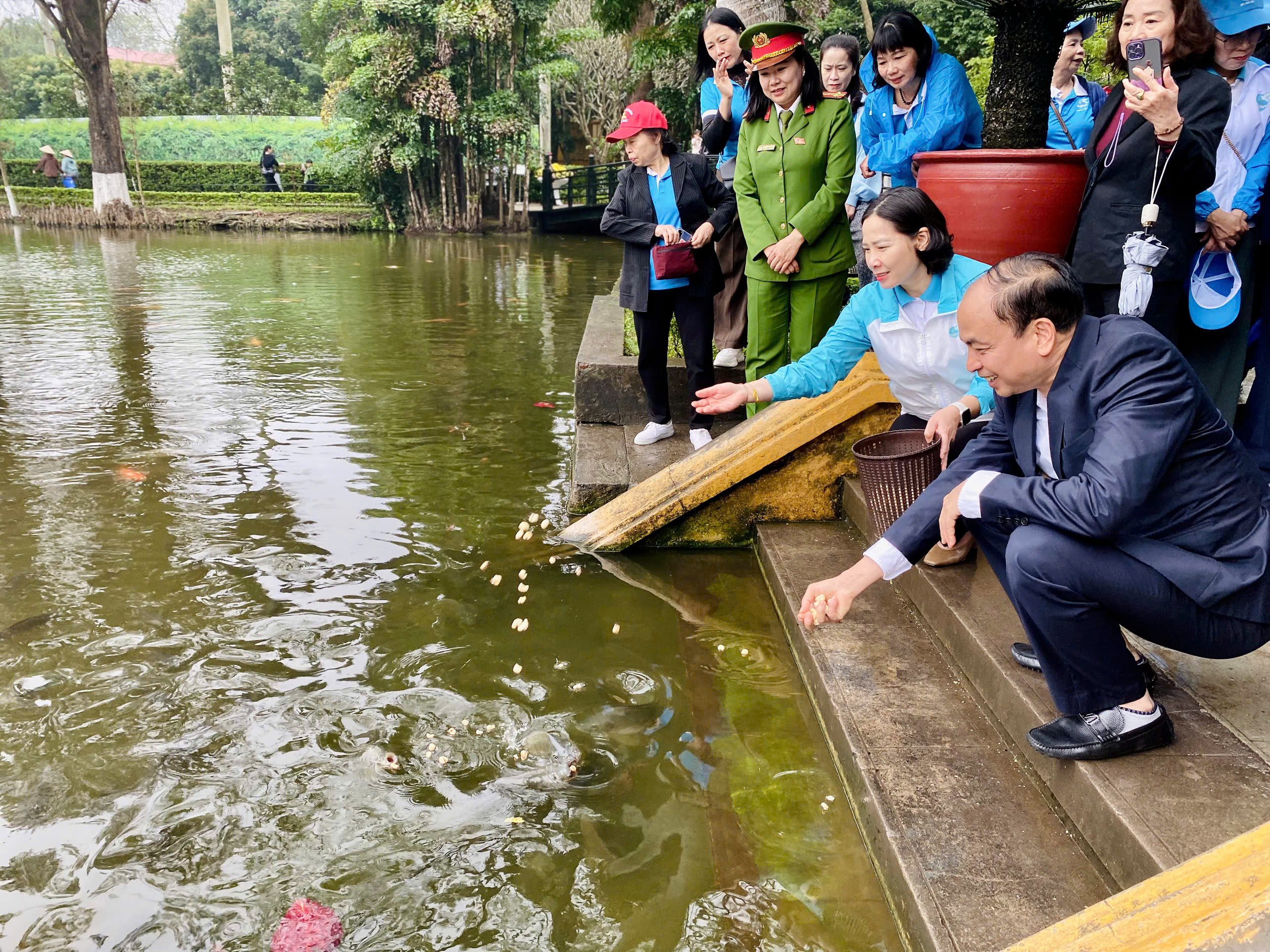 Hội LHPN phường Tây Hồ báo công dâng Bác, hưởng ứng Tết trồng cây “Phụ nữ Tây Hồ đời đời nhớ ơn Bác Hồ” - ảnh 7