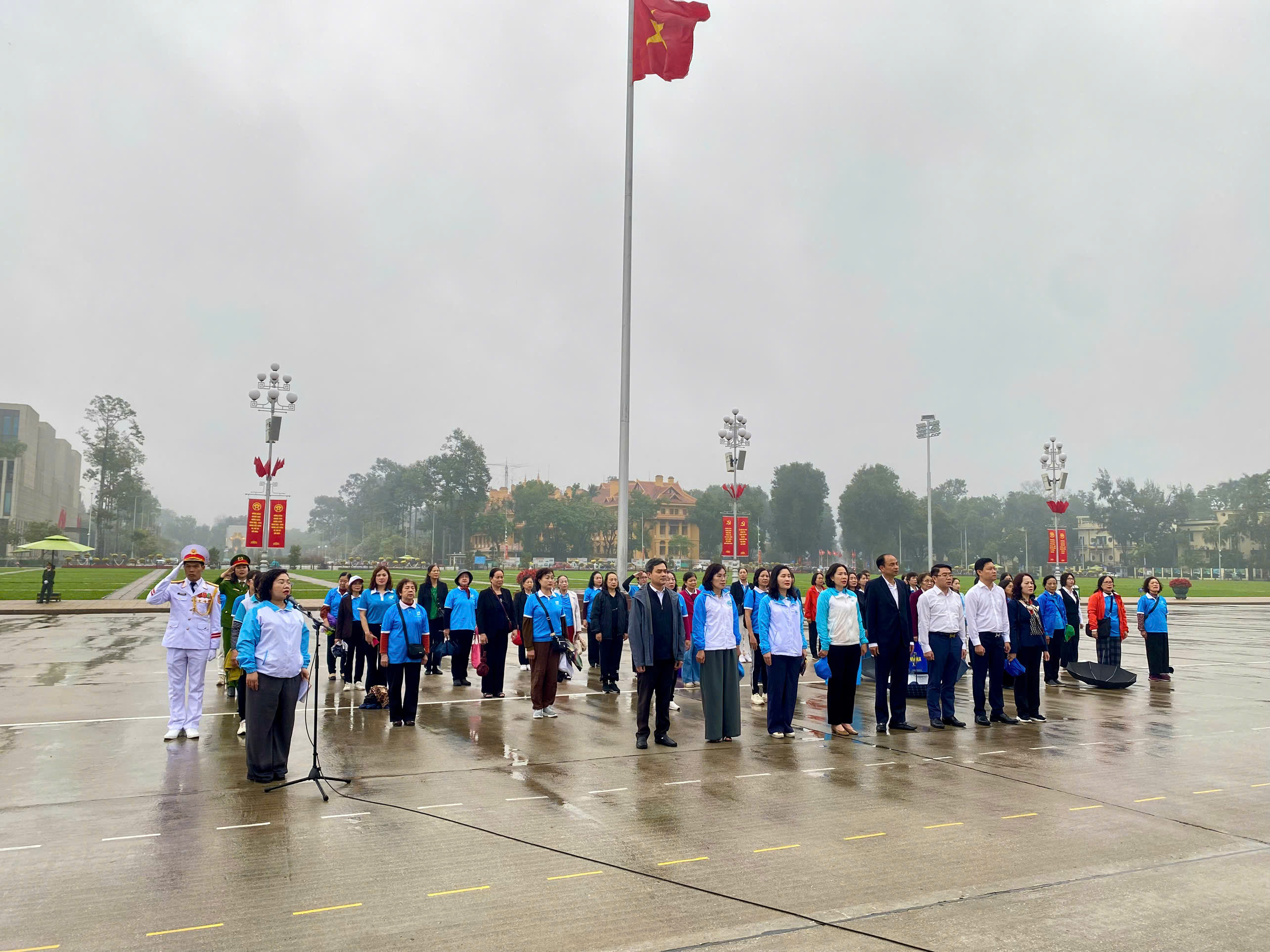 Hội LHPN phường Tây Hồ báo công dâng Bác, hưởng ứng Tết trồng cây “Phụ nữ Tây Hồ đời đời nhớ ơn Bác Hồ” - ảnh 4