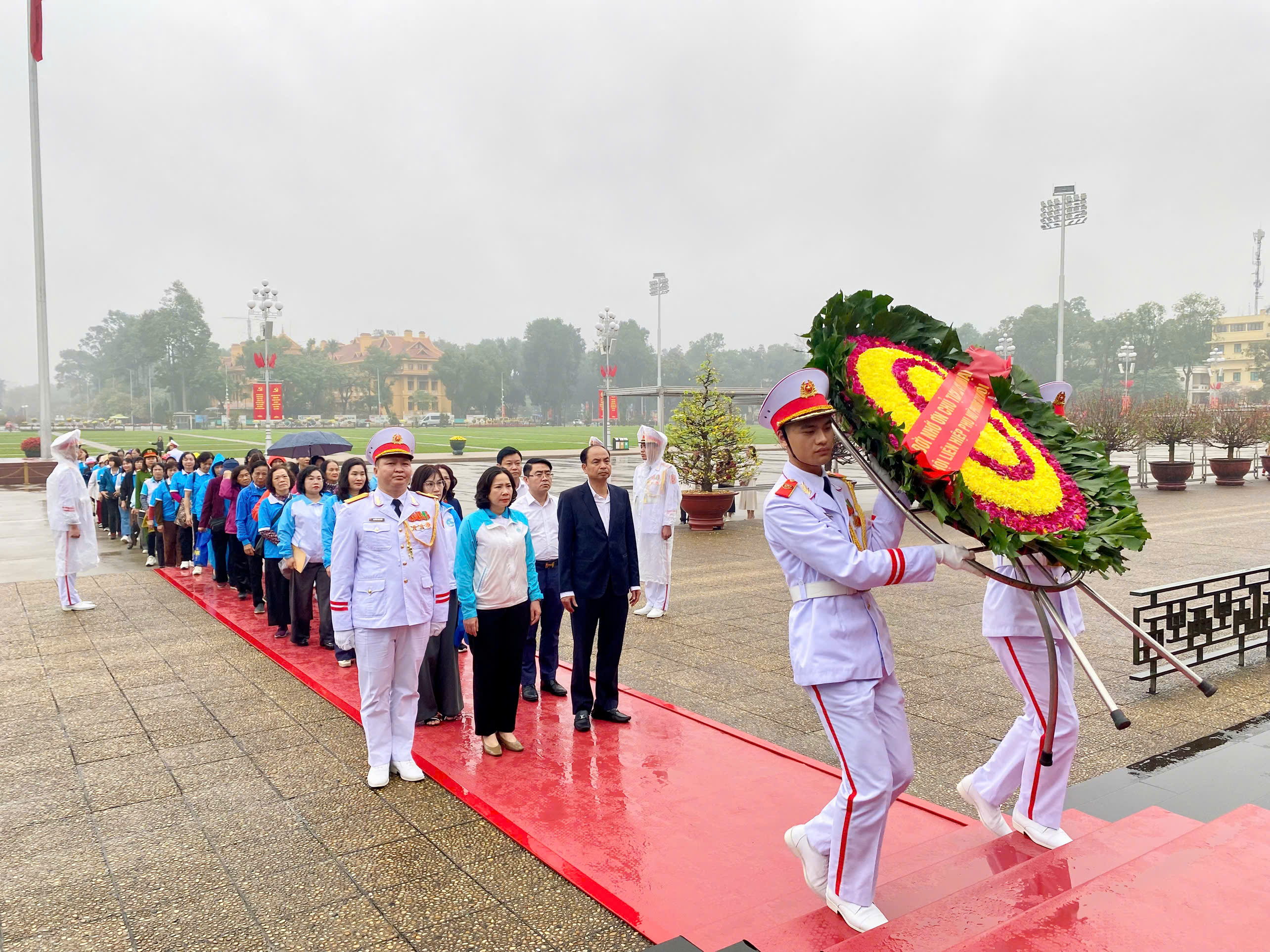 Hội LHPN phường Tây Hồ báo công dâng Bác, hưởng ứng Tết trồng cây “Phụ nữ Tây Hồ đời đời nhớ ơn Bác Hồ” - ảnh 1