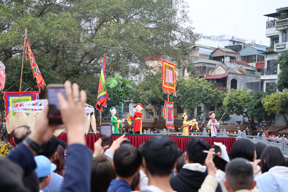 Hà Nội lấy văn hóa làm nền tảng, lấy nhân dân làm trung tâm - ảnh 1