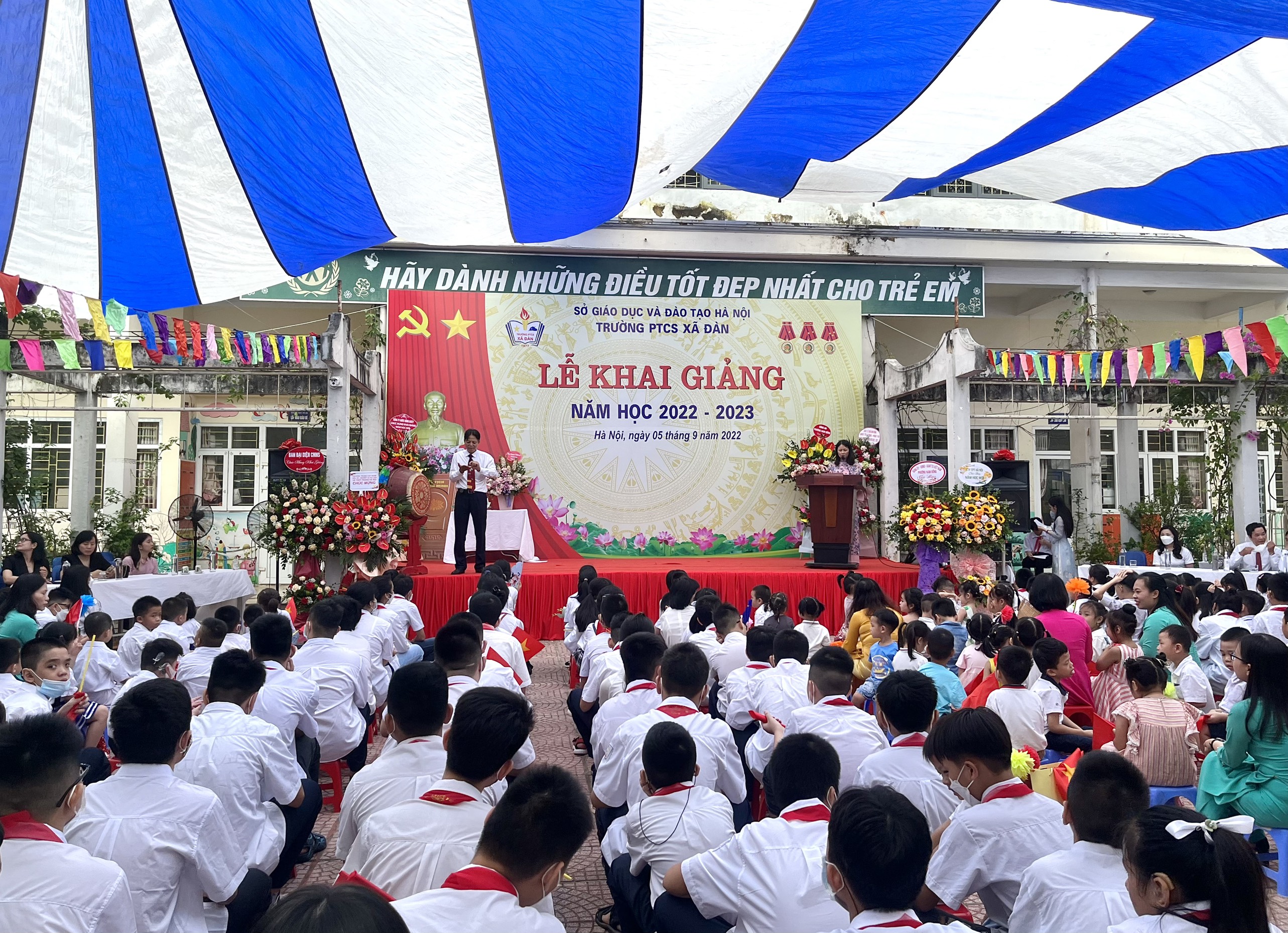 Niềm vui ngày khai giảng ở ngôi trường đặc biệt - ảnh 1