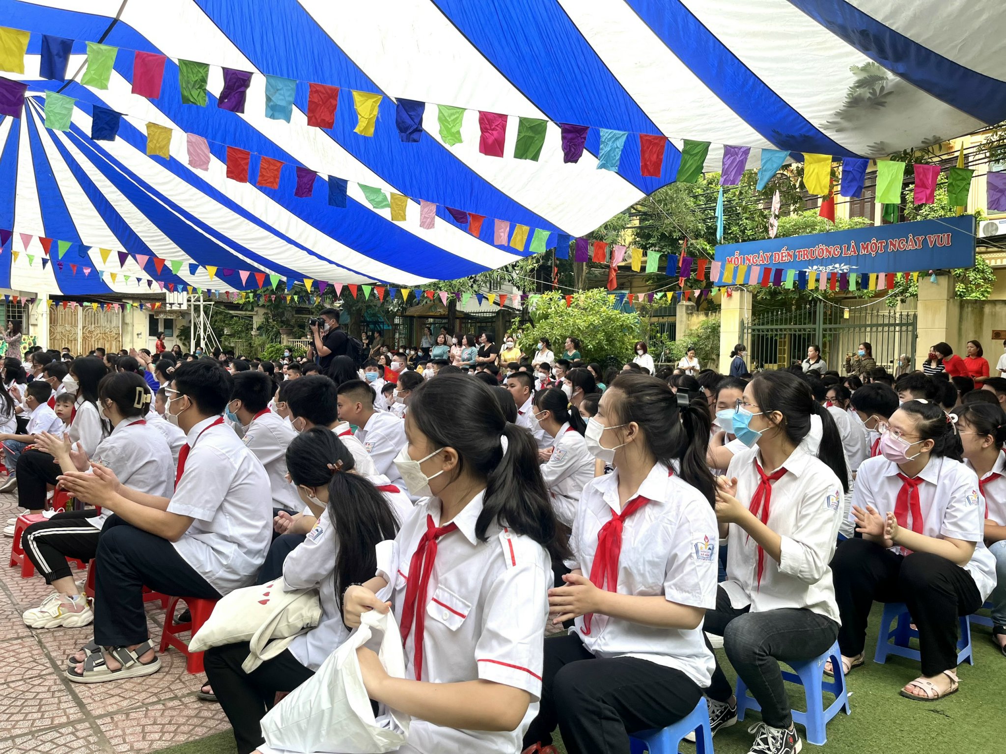Niềm vui ngày khai giảng ở ngôi trường đặc biệt - ảnh 2