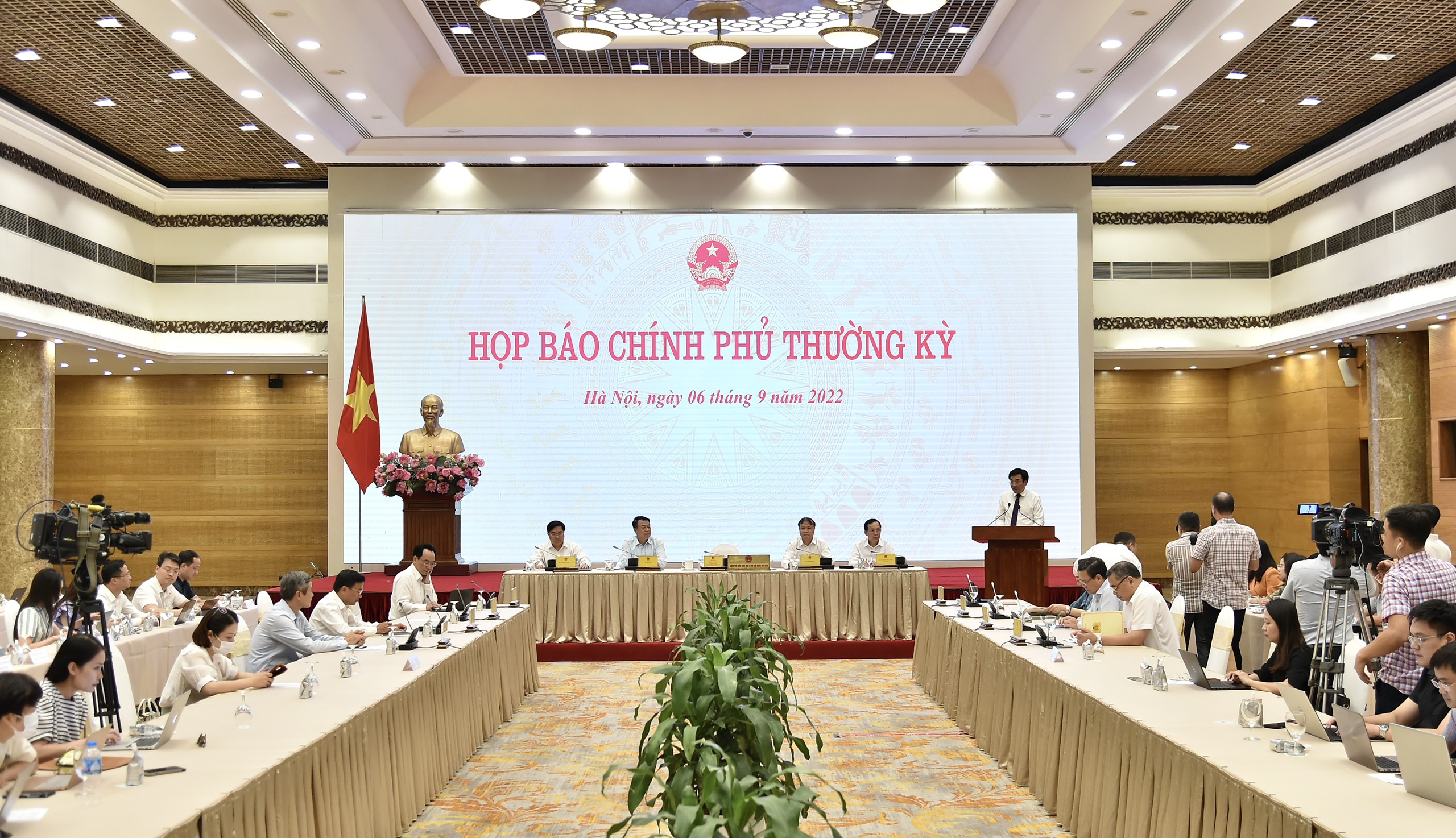 Bộ Y tế khuyến cáo nên đưa trẻ từ 5 tuổi trở lên đi tiêm chủng đầy đủ và kịp thời - ảnh 1