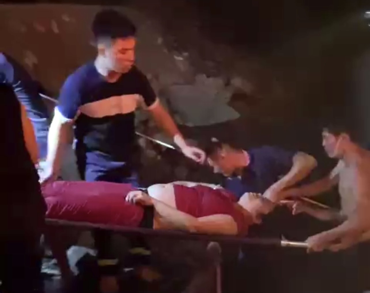 Cứu nạn thành công nạn nhân nhảy cầu tự tử tại cầu Chương Dương - ảnh 1