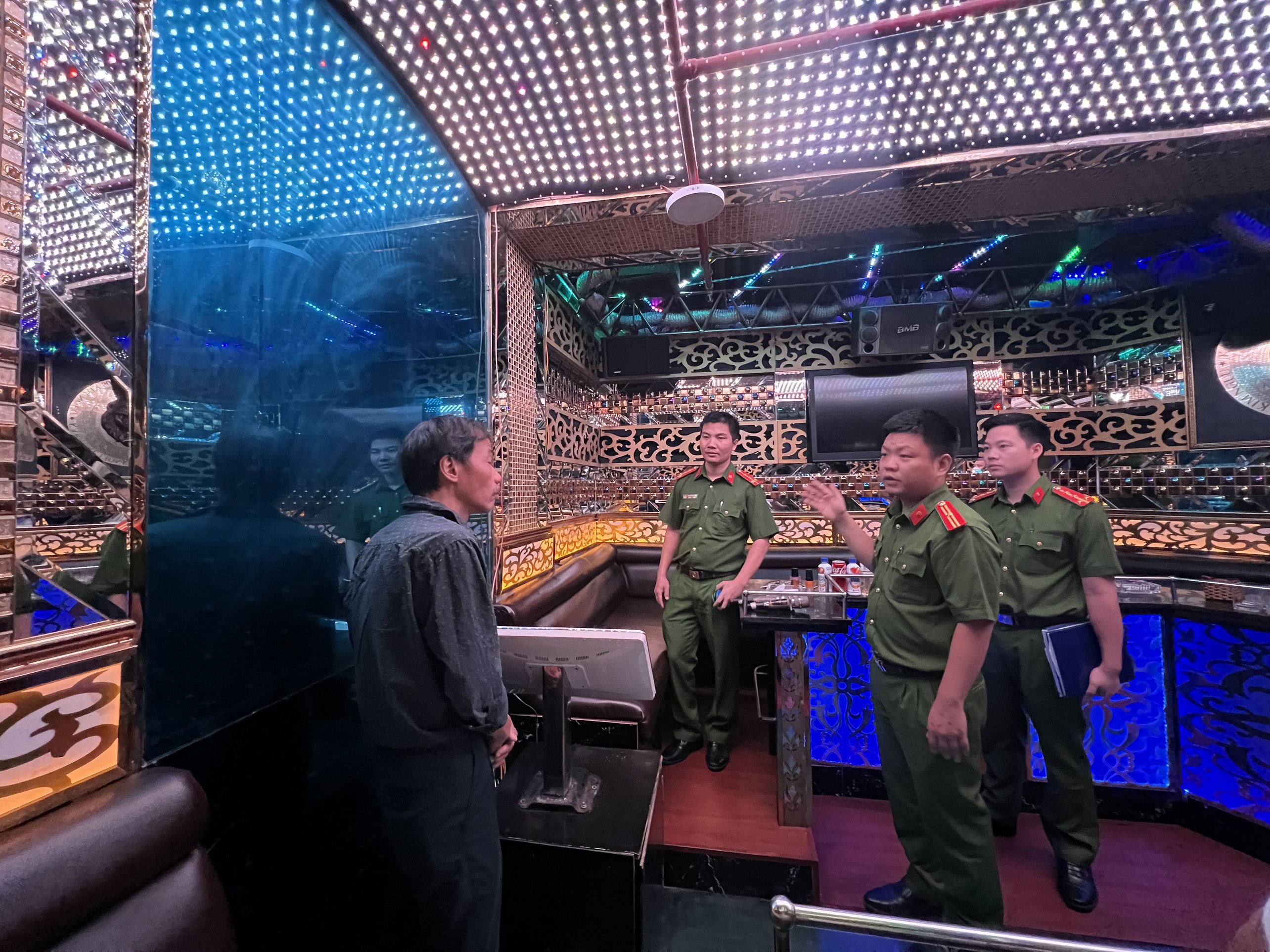 Đình chỉ 554 cơ sở karaoke vi phạm quy định phòng cháy chữa cháy - ảnh 2