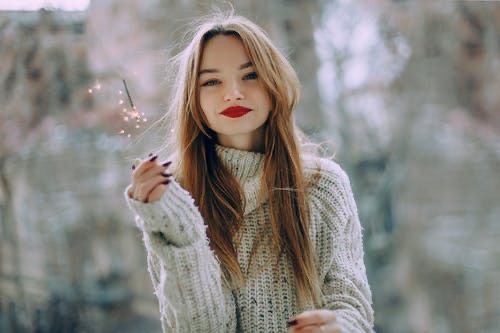 Những sai lầm khiến tóc gãy rụng, chẻ ngọn và cách khắc phục - ảnh 1