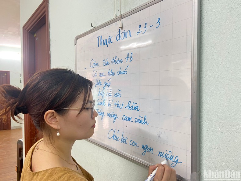 Quán cơm 2.000 đồng cho bệnh nhân ung thư - ảnh 2