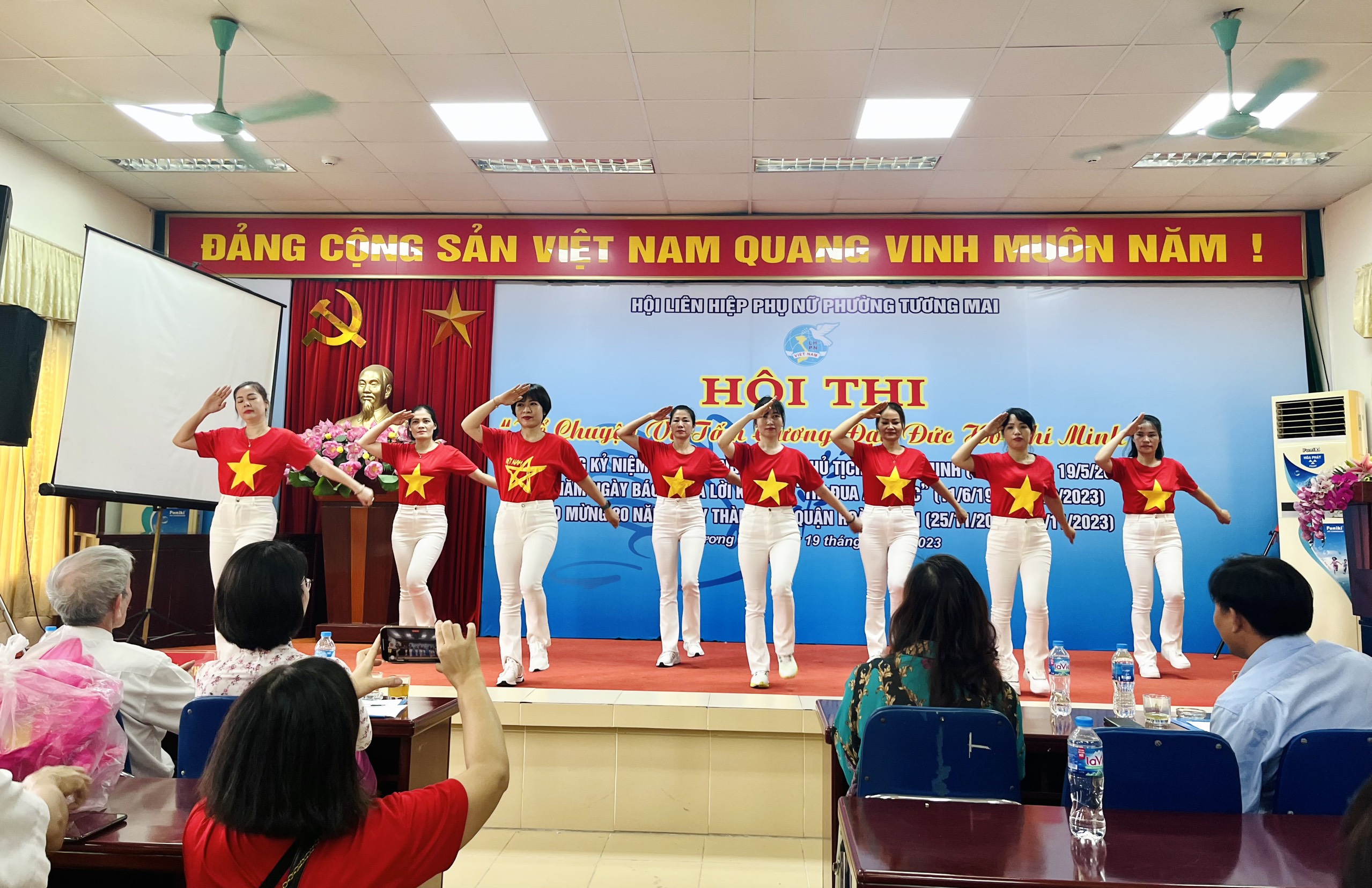 Xúc động Hội thi “Kể chuyện về tấm gương đạo đức Hồ Chí Minh“ - ảnh 18