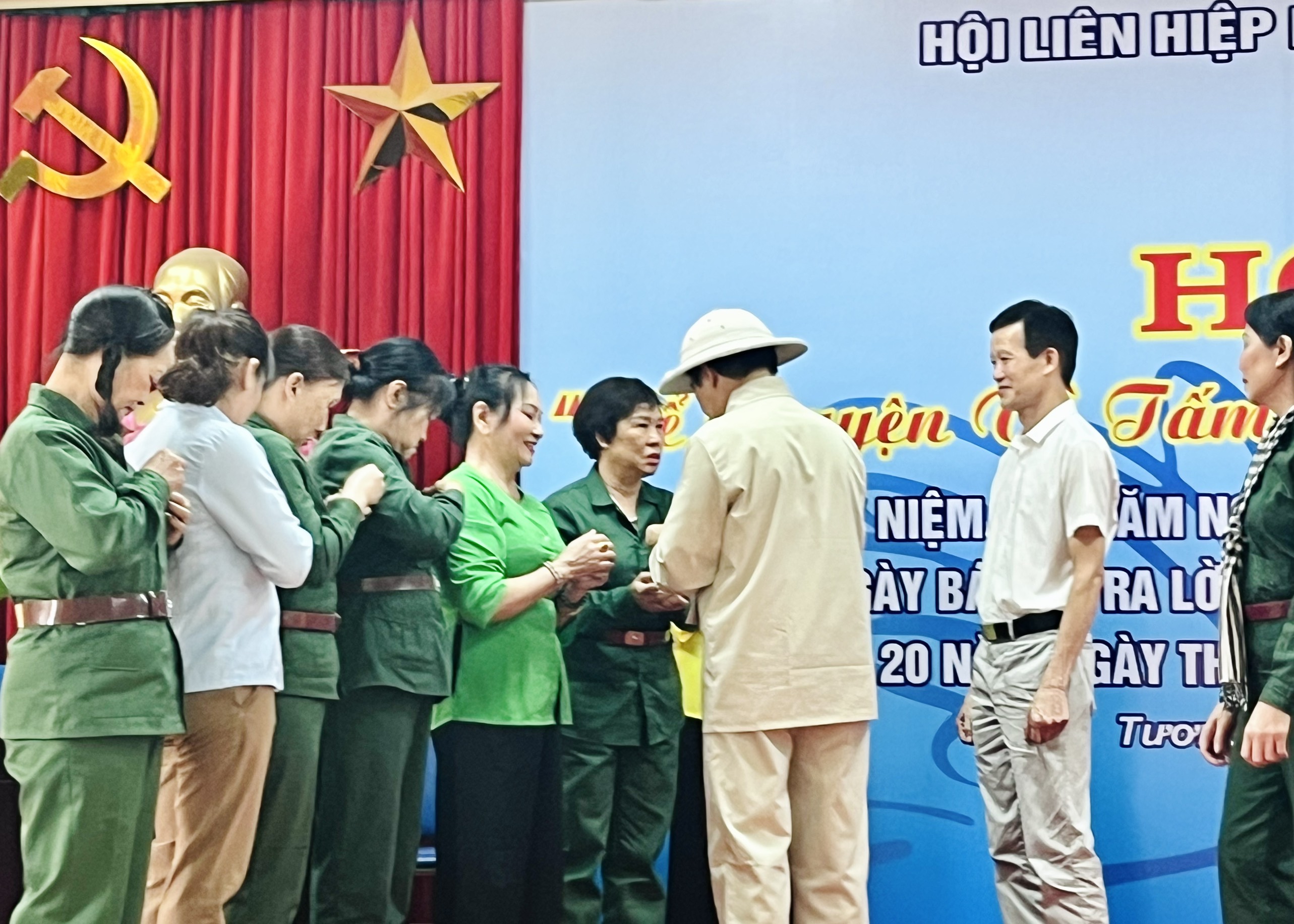 Xúc động Hội thi “Kể chuyện về tấm gương đạo đức Hồ Chí Minh“ - ảnh 21