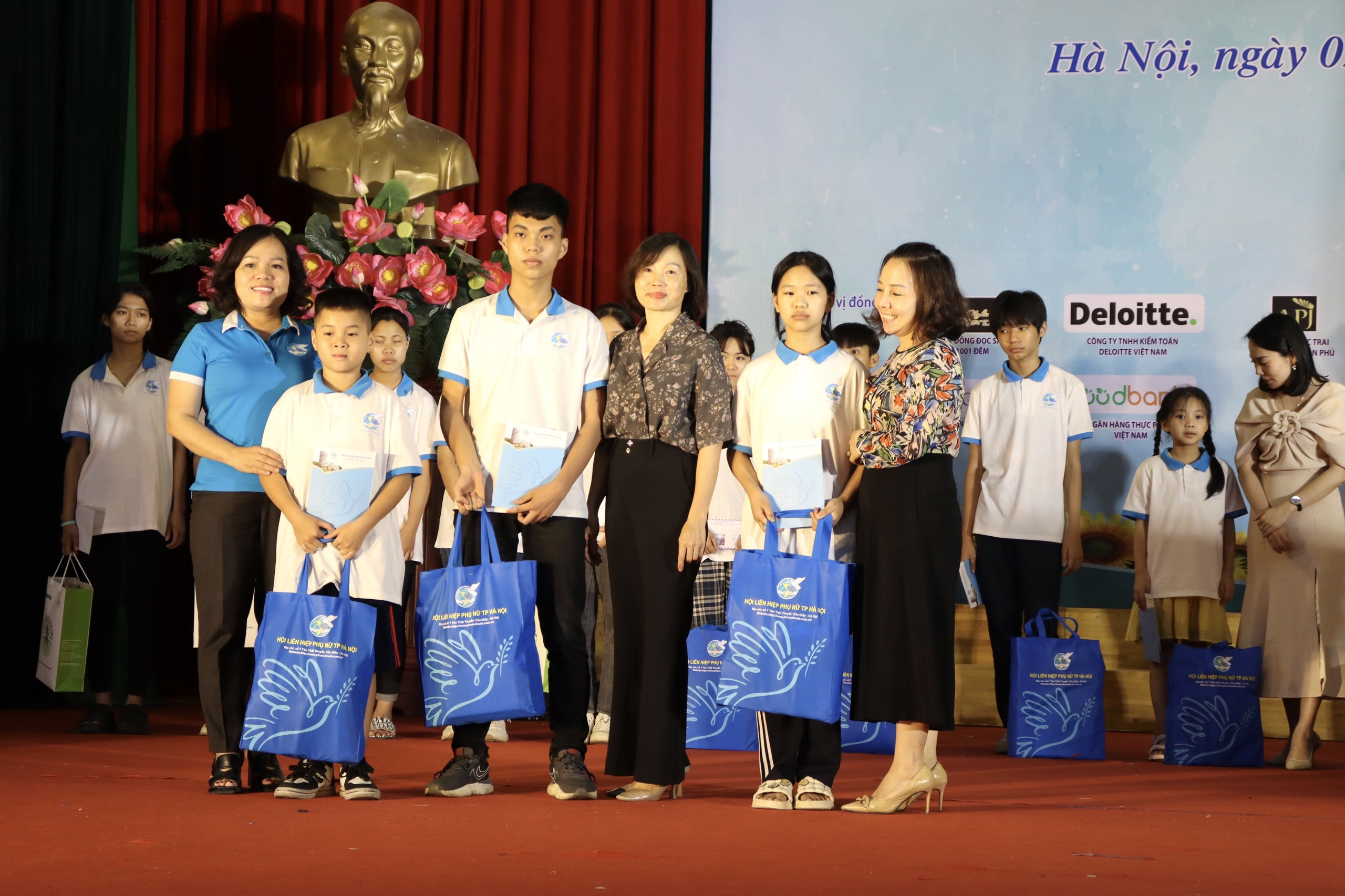 “Chắp cánh” những ước mơ cho con mồ côi - ảnh 11