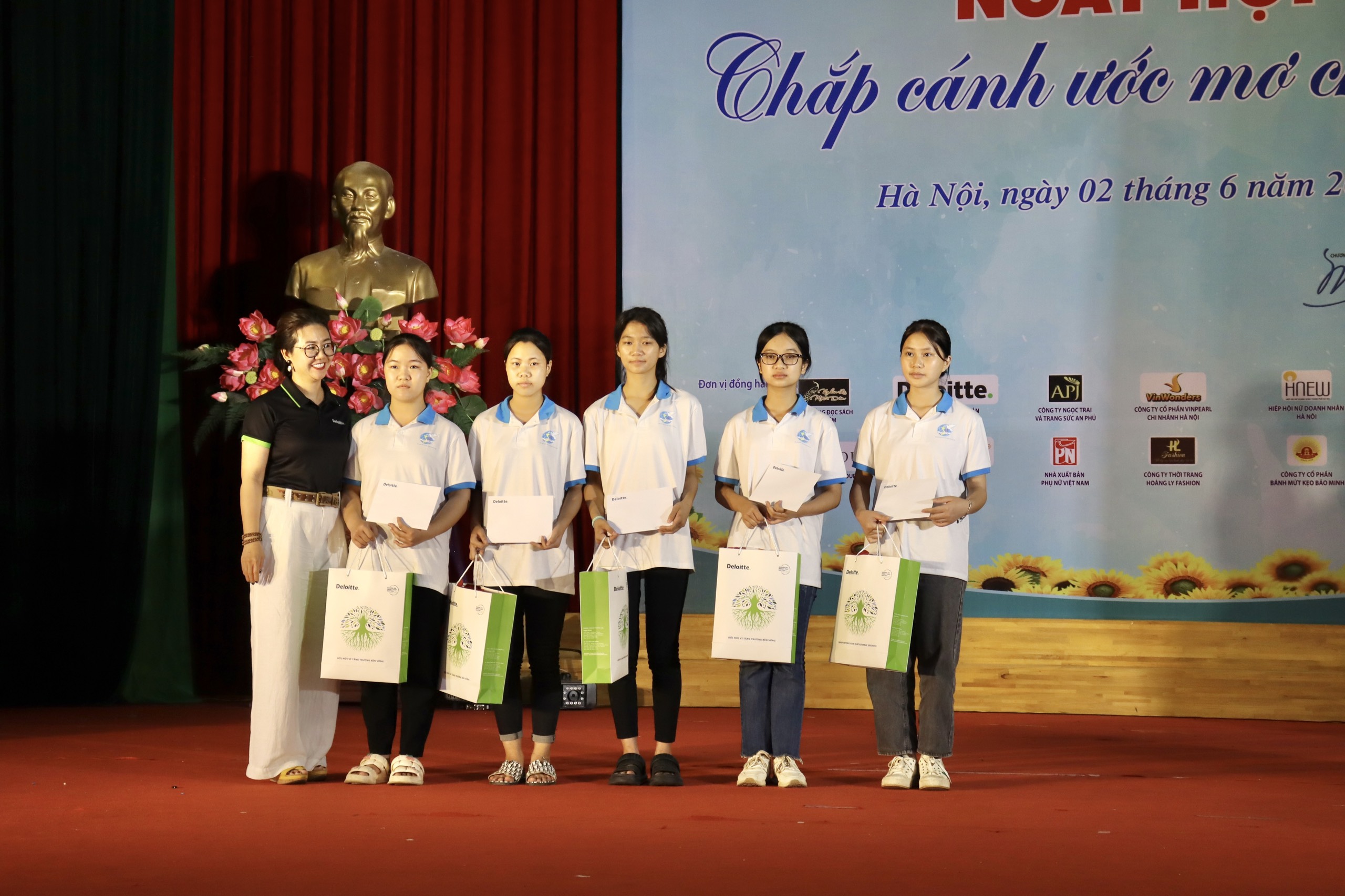 “Chắp cánh” những ước mơ cho con mồ côi - ảnh 10