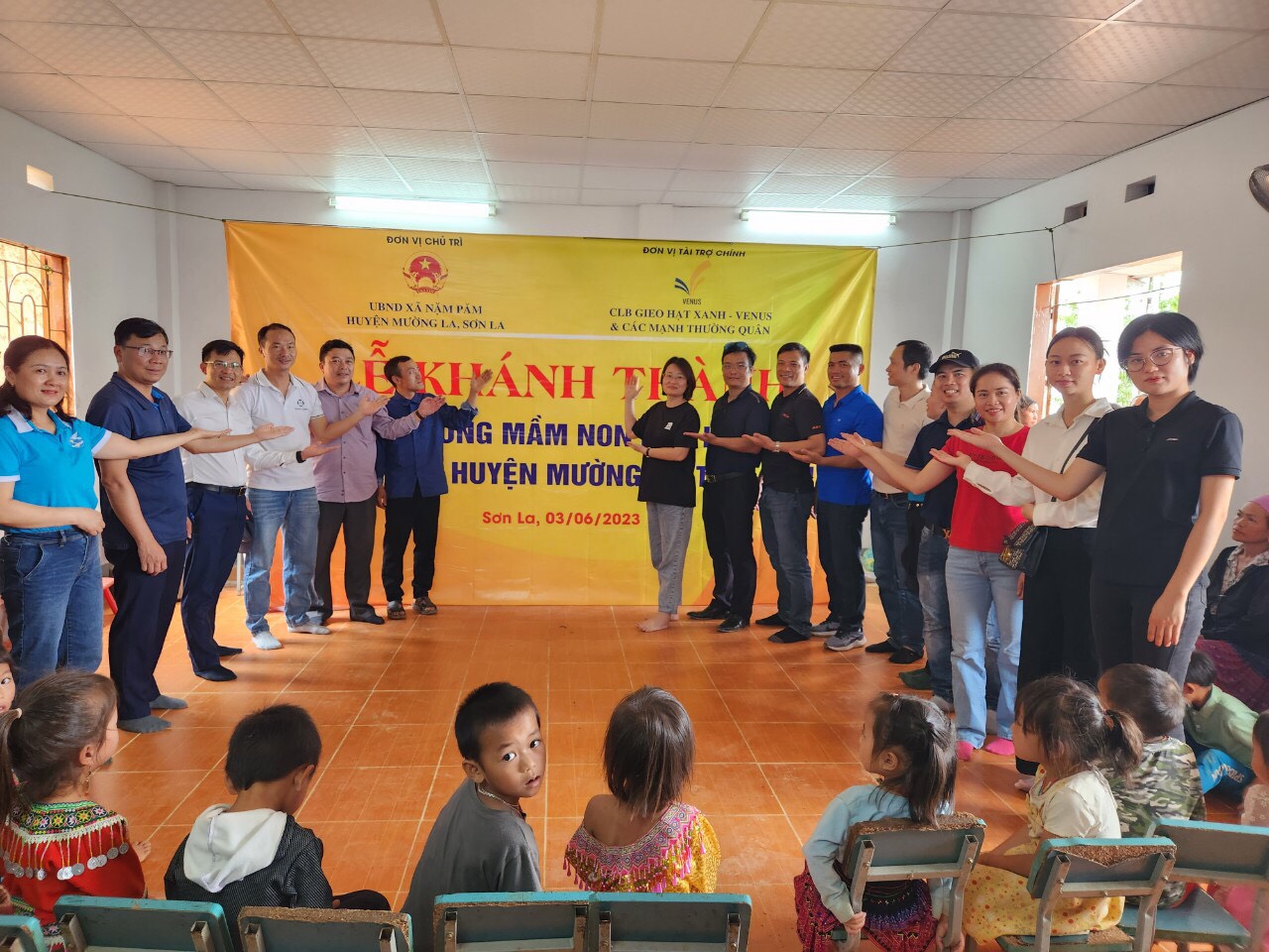 Trao điểm trường mầm non tại xã Nặm Păm (huyện Mường La, tỉnh Sơn La) - ảnh 2