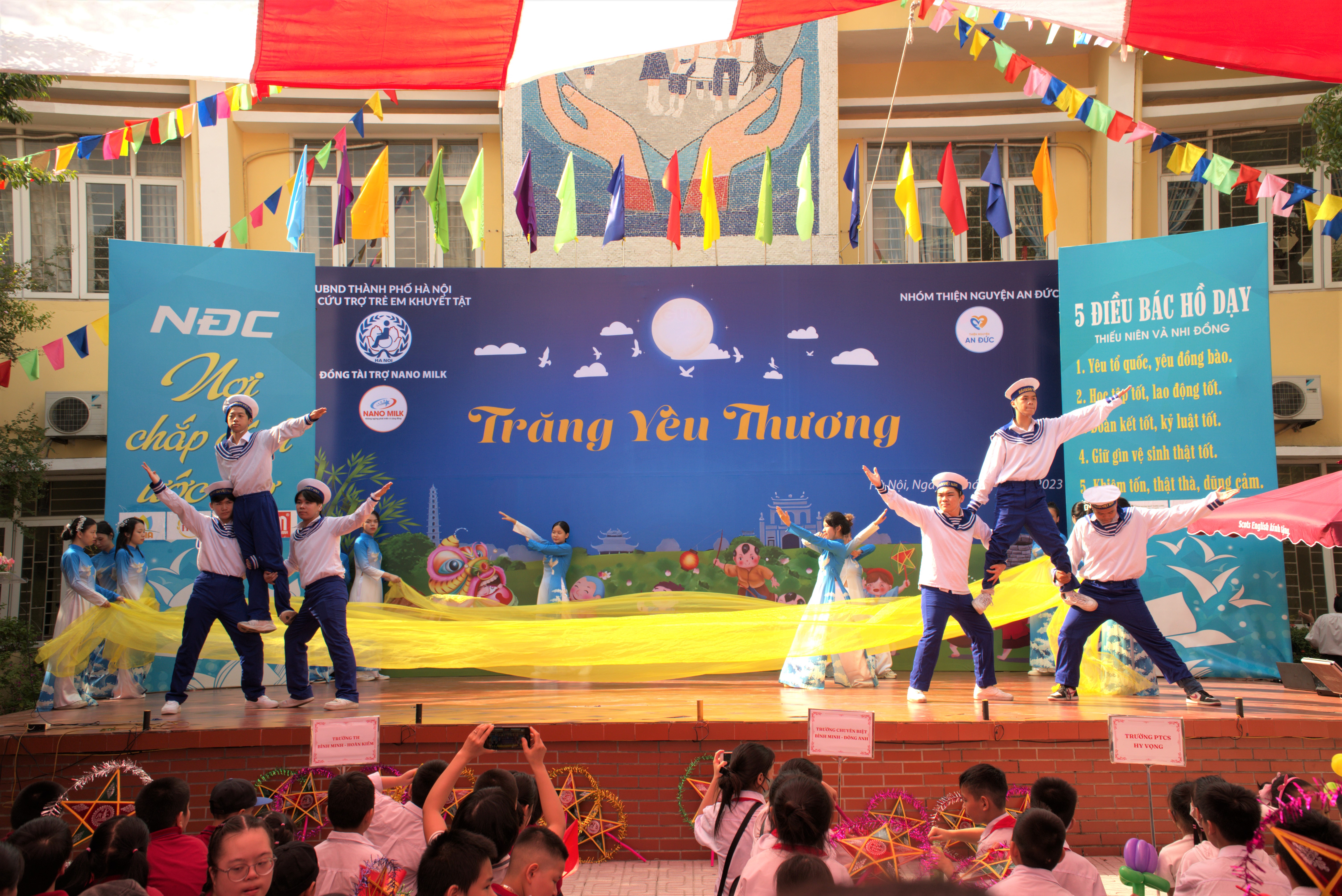 Hà Nội: Dành tặng “Trăng yêu thương” cho trẻ em có hoàn cảnh khó khăn - ảnh 6