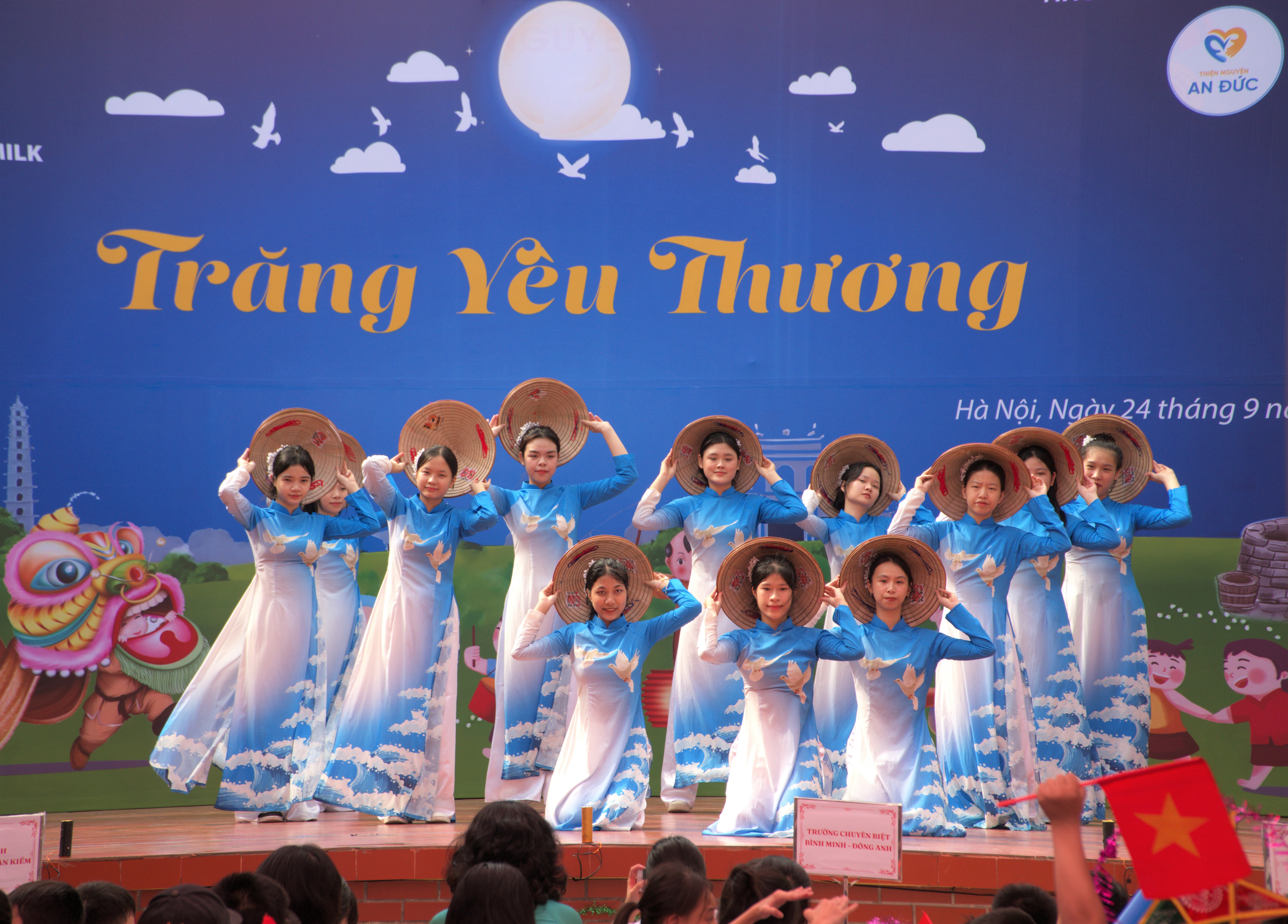 Hà Nội: Dành tặng “Trăng yêu thương” cho trẻ em có hoàn cảnh khó khăn - ảnh 4